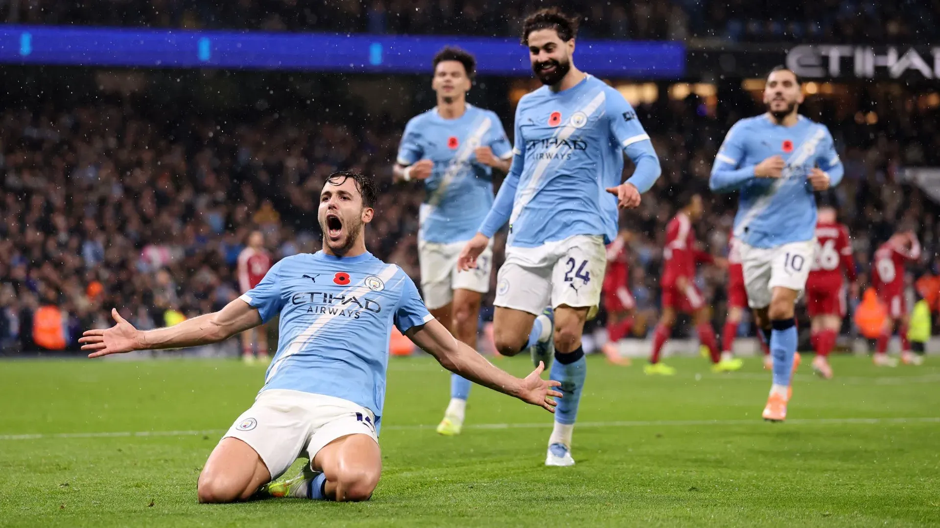 Nico González (ajoelhado) fez um dos gols da vitória do Manchester City sobre o Liverpool (foto: Carl Recine/Getty Images)