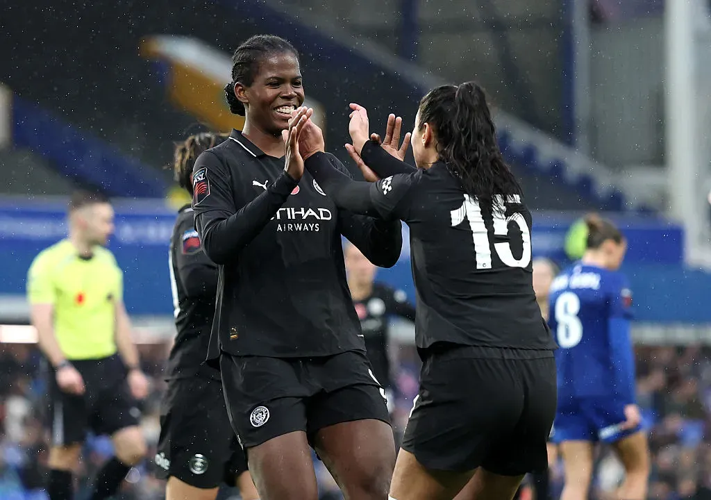Khadija Shaw empata na artilharia da Women's Super League com Malard do United, com cinco gols - Foto: Jan Kruger/Getty Images