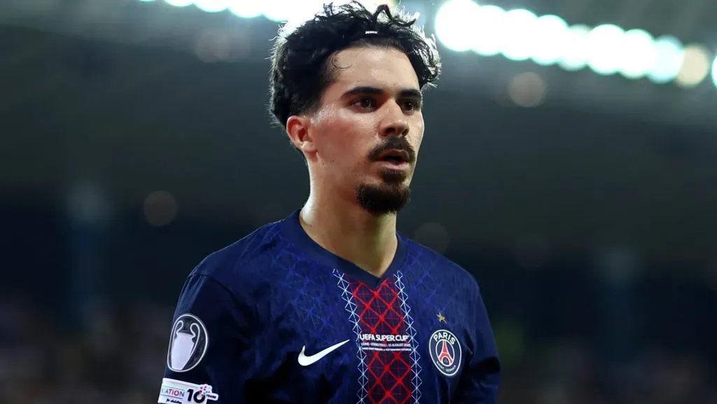 Vitinha, ligado ao Real Madrid, em ação com o PSG (Photo by Francesco Scaccianoce/Getty Images)