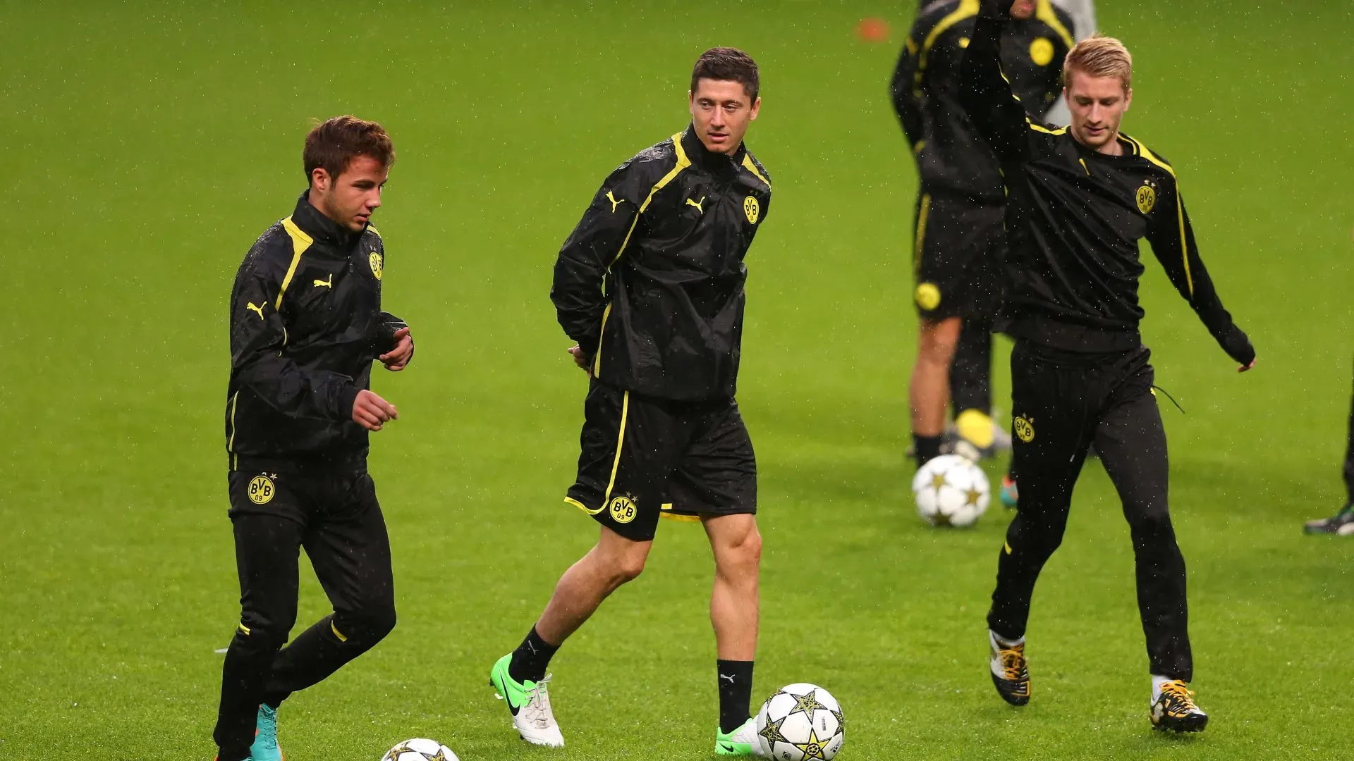 Marco Reus (à direita) quase venceu a Champions League com Götze (à esquerda) e Lewandowski (centro) pelo Borussia Dortmund (foto: Alex Livesey/Getty Images)