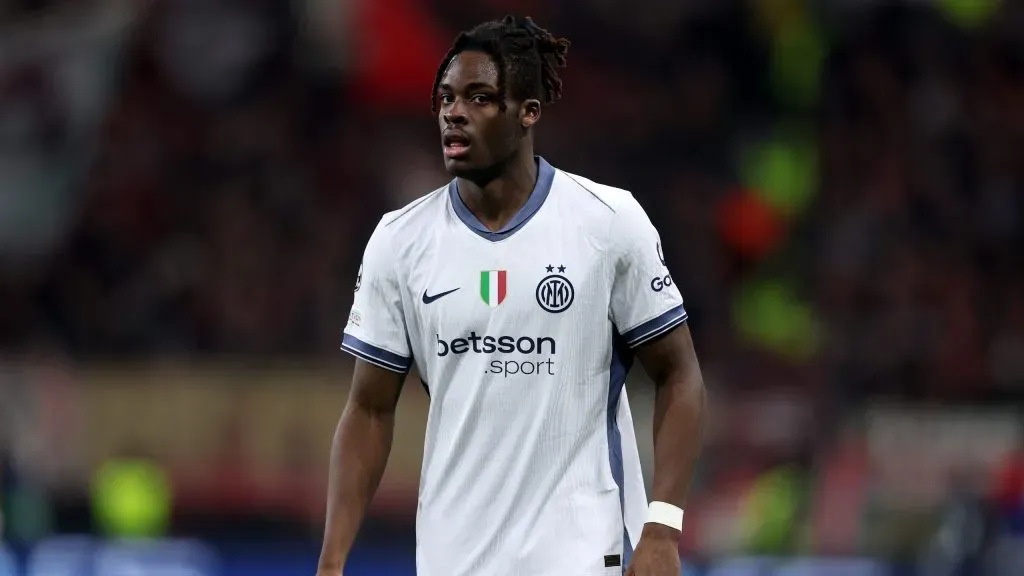 Yann Bisseck, destaque da Inter de Milão que está na mira do Manchester United. Foto: Lars Baron/Getty Images