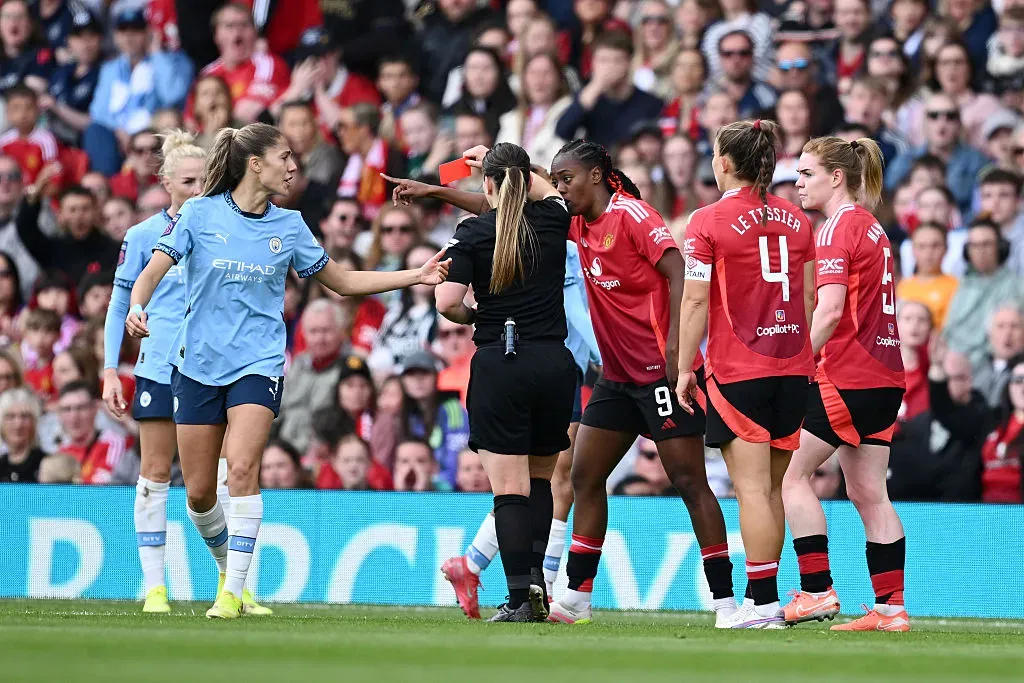 Manchester City e United prometem fazer o jogo mais equilibrado da rodada - Foto: Gareth Copley/Getty Images