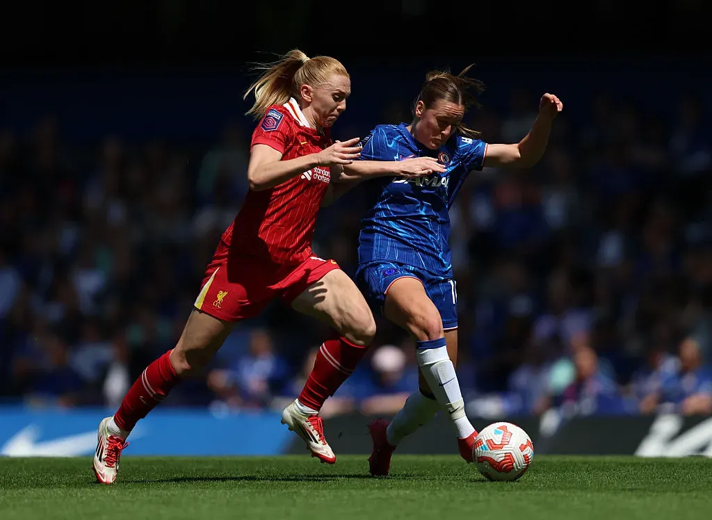 Chelsea e Liverpool se enfrentam em situações completamente opostas na tabela - Foto: Tom Dulat/Getty Images