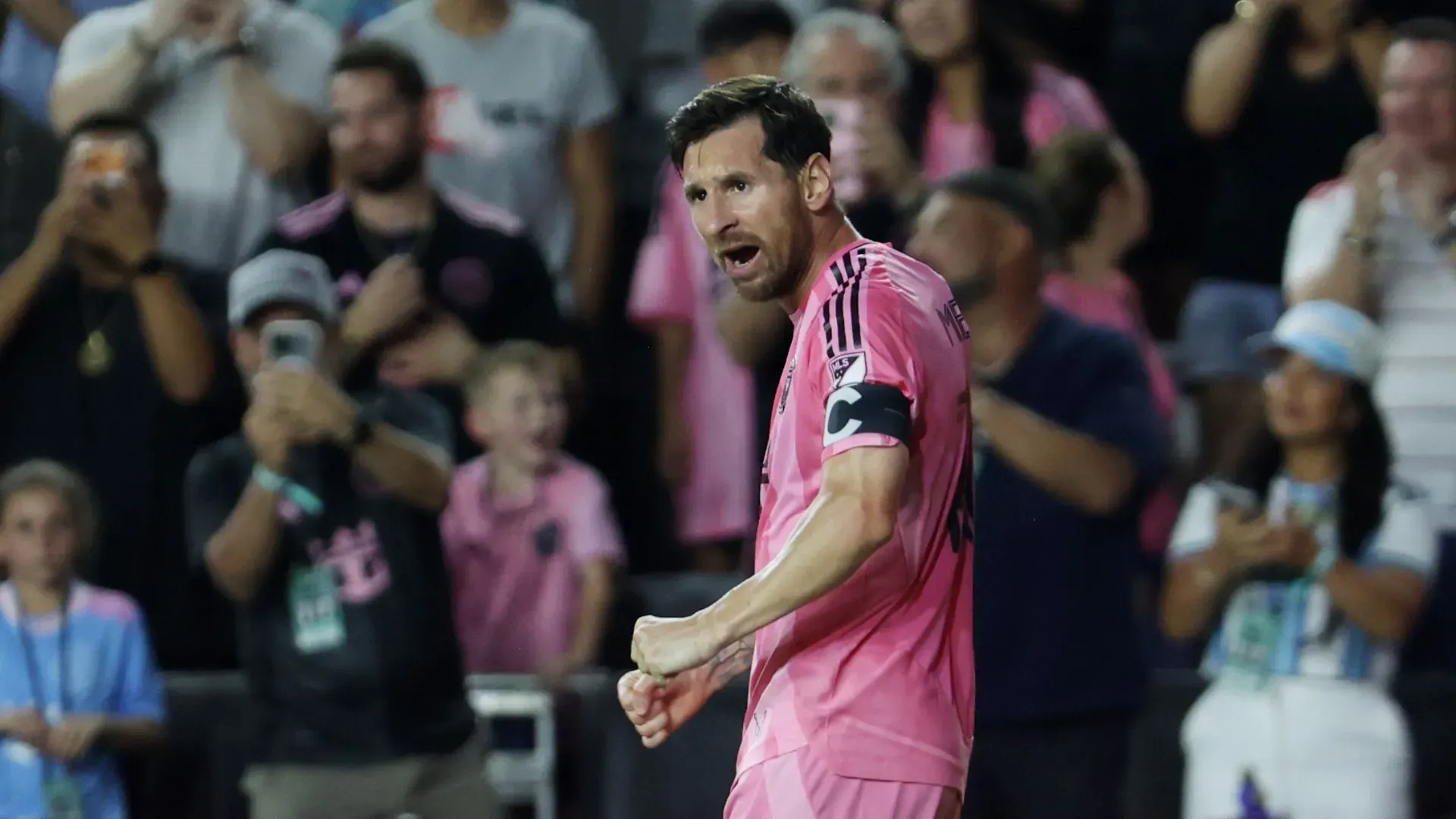 Messi recebe um dos maiores salários do futebol mundial na atualidade (foto: Leonardo Fernandez/Getty Images)