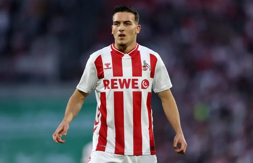 Said el Mala, alvo do Liverpool, de camisa branca com listras vermelhas. Foto: Lars Baron/Getty Images