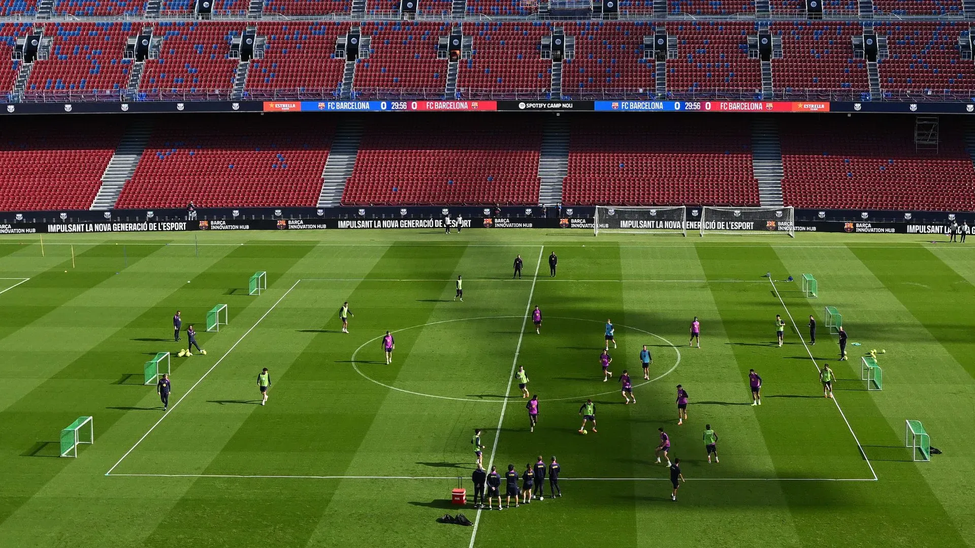 Barcelona fez treino aberto aos torcedores no estádio Camp Nou (foto: David Ramos/Getty Images)