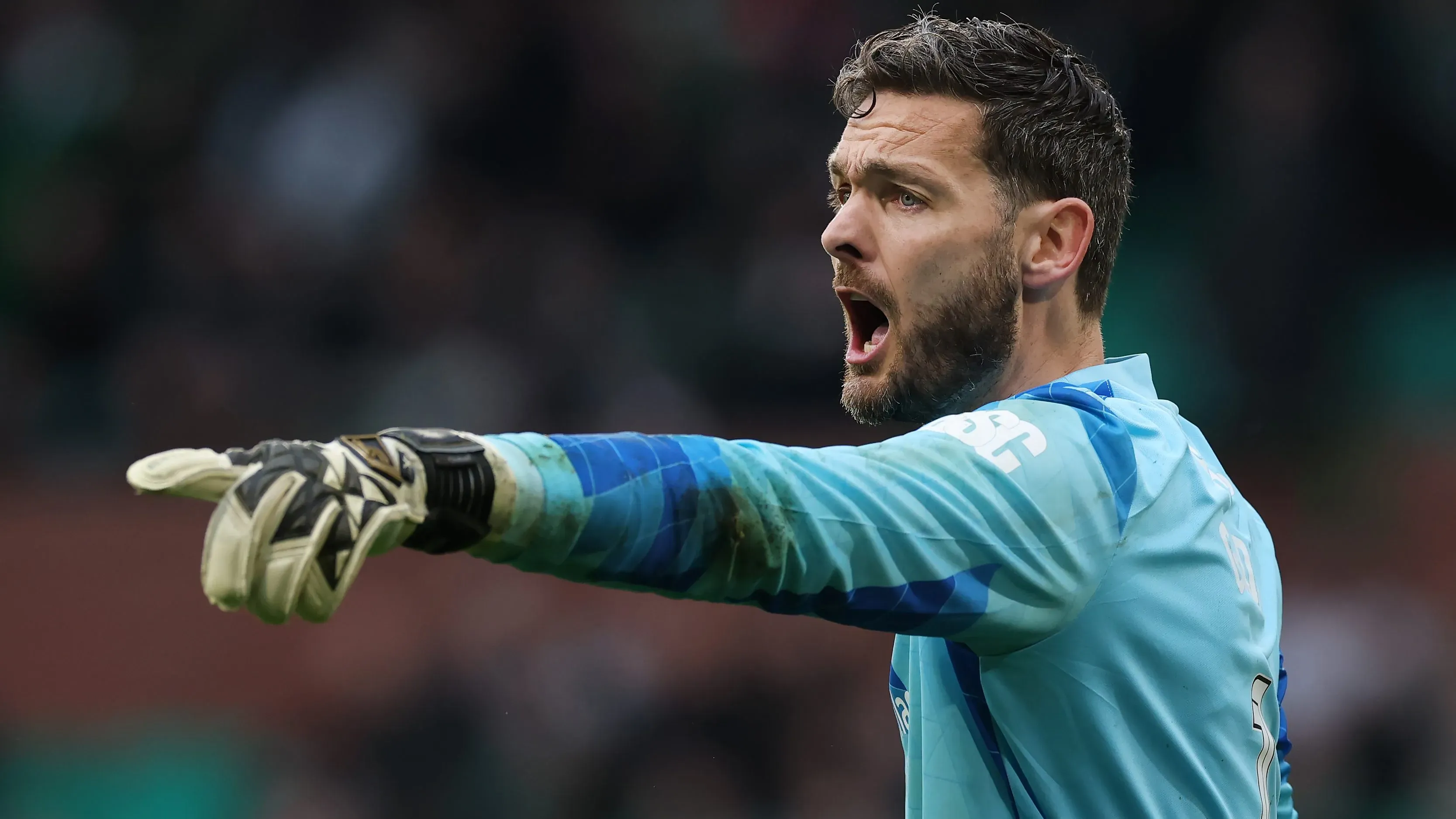 Craig Gordon com camisa azul do Hearts da Escócia. Foto: Ian MacNicol/Getty Images