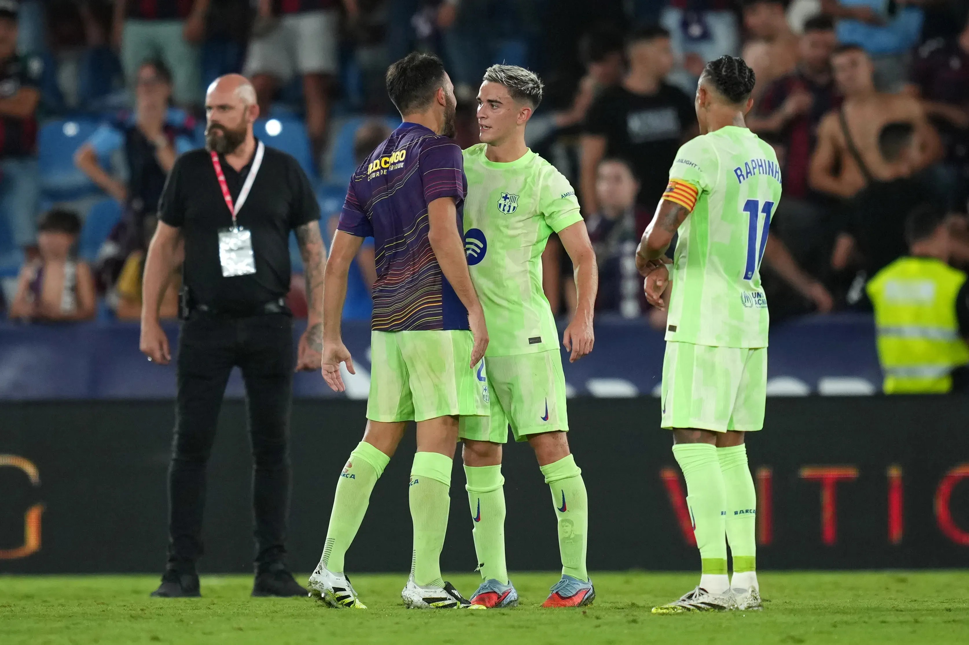 Gavi não deve deixar o Barcelona. Foto: Alex Caparros/Getty Images