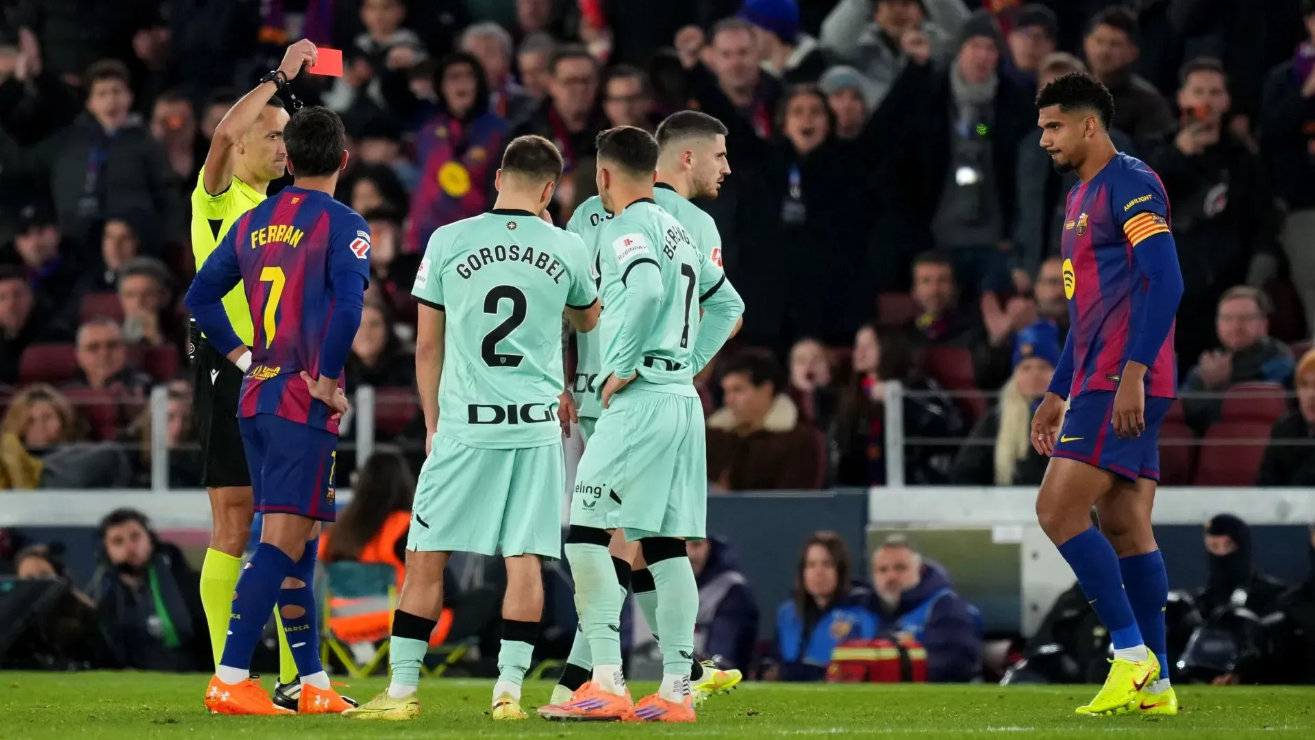 Sancet foi expulso no jogo de La Liga (foto: Alex Caparros/Getty Images)