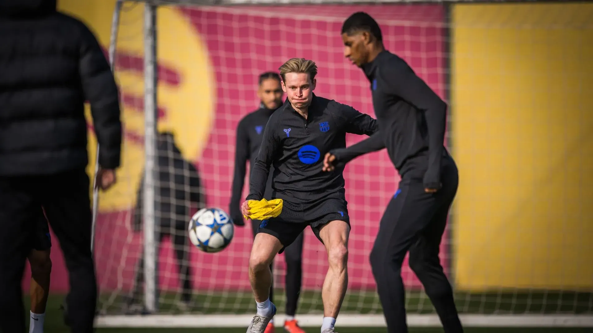 Rashford fez trabalhos técnicos em treino do Barcelona (foto: Marc Graupera/FCB)