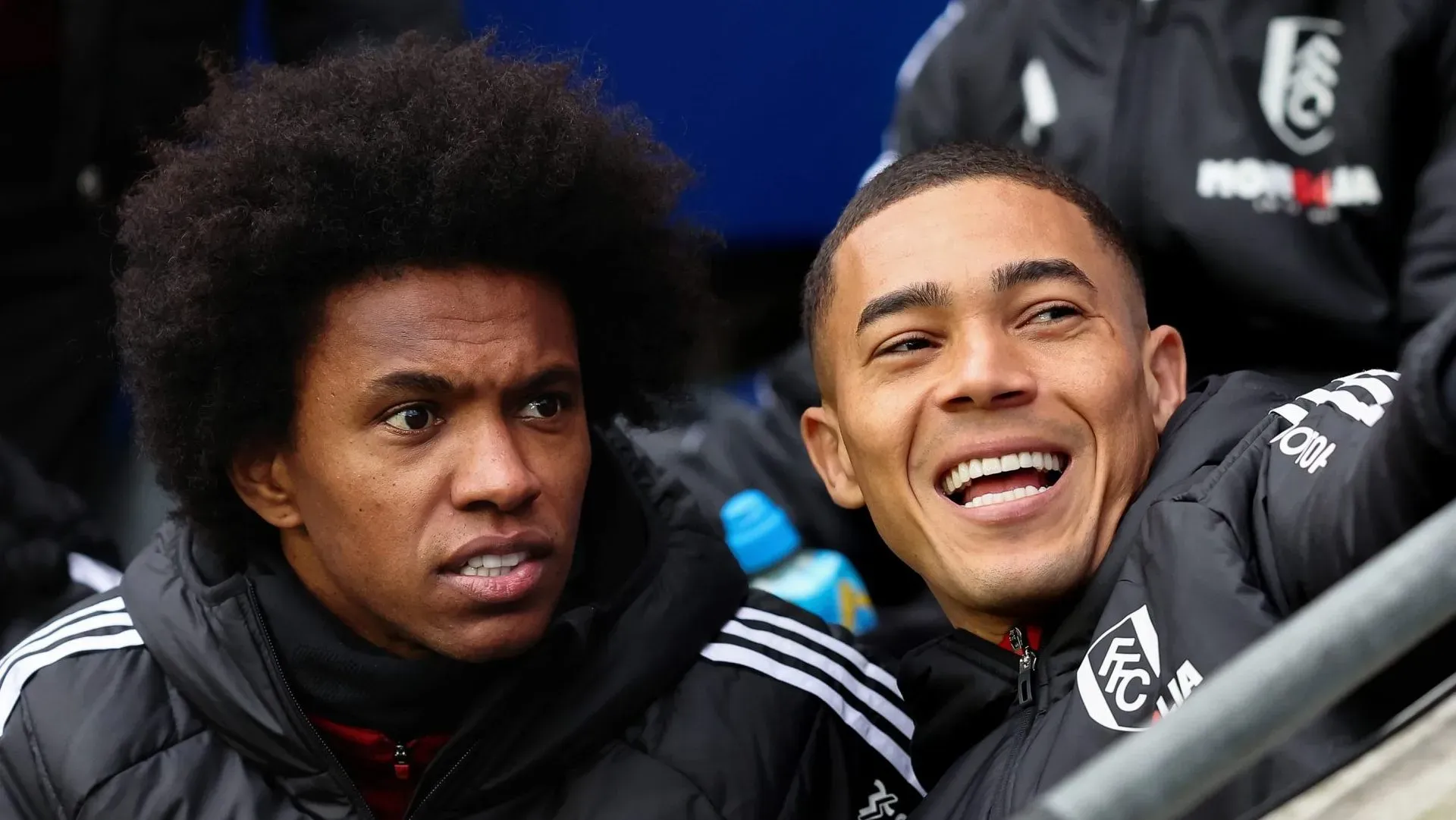 Carlos Vinícius, alvo do Flamengo, junto de Willian