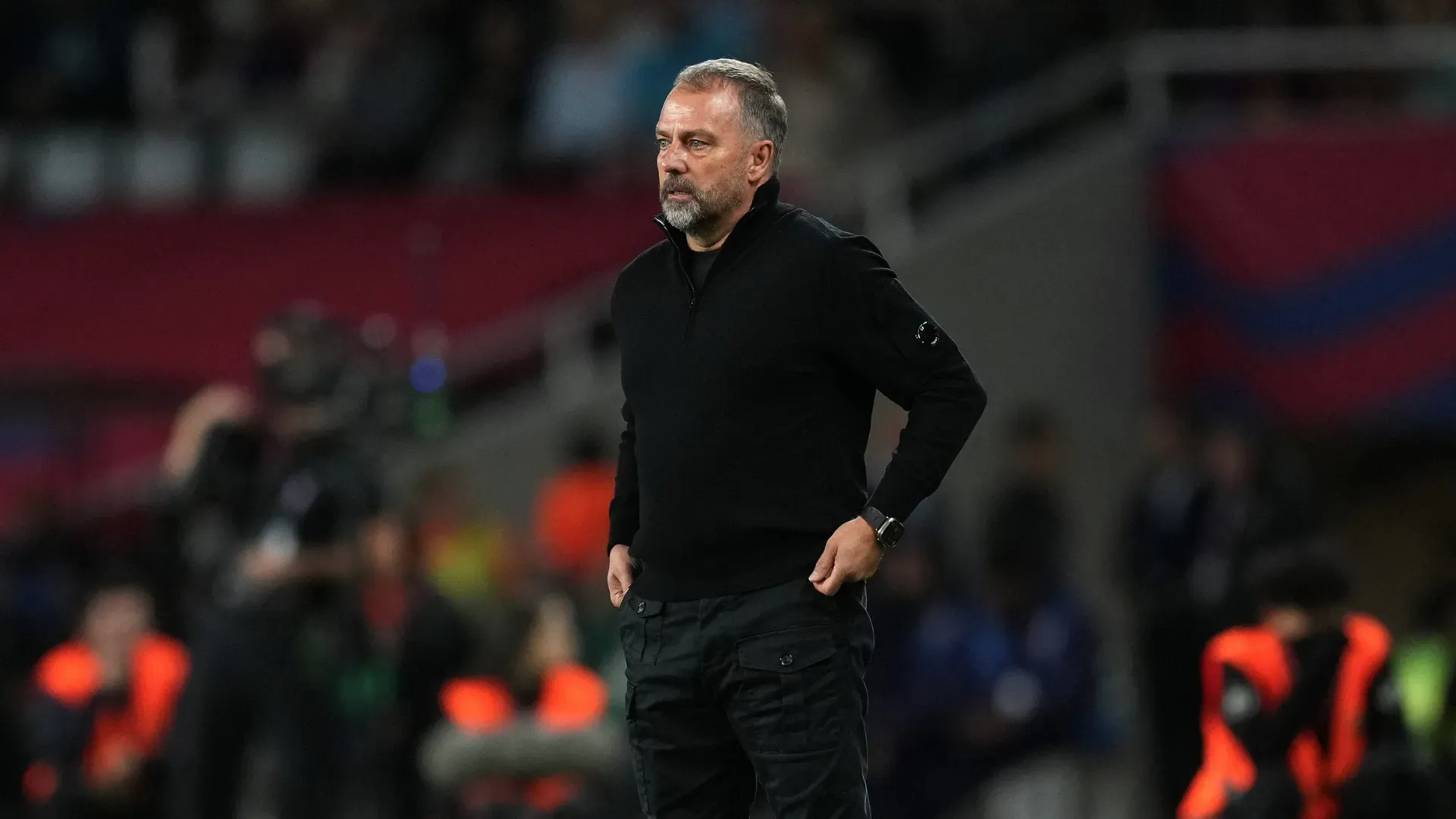 Hansi Flick durante jogo como técnico do Barcelona