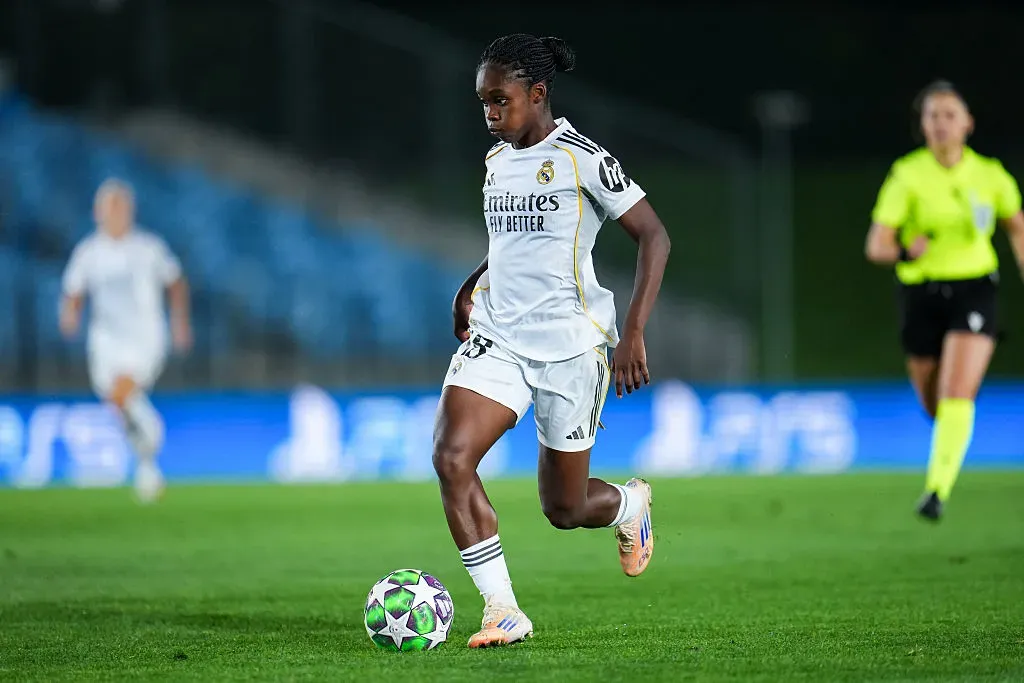 Linda Caicedo tem três gols e seis assistências na temporada - Foto: Aitor Alcalde/Getty Images