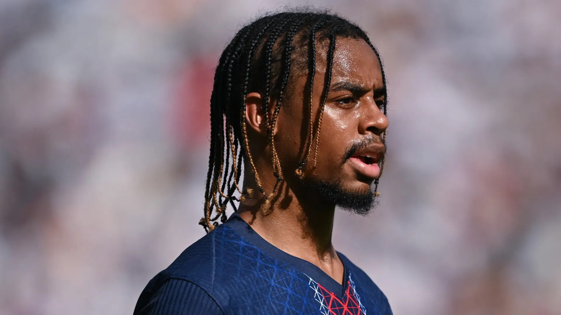 Bradley Barcola em jogo pelo PSG (Foto: David Ramos/Getty Images)