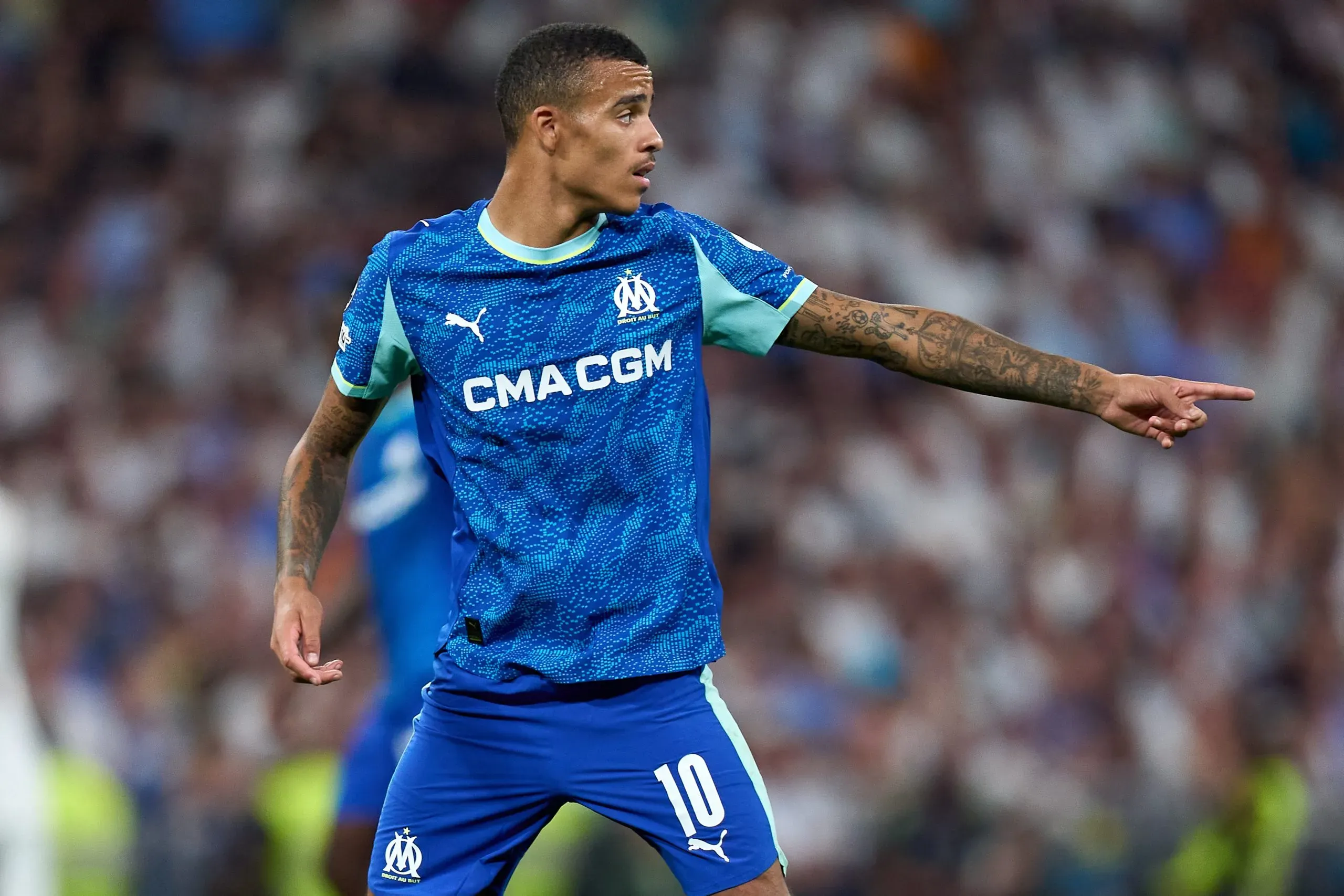 Greenwood com o uniforme azul em detalhes brancos do Olympique de Marseille (Photo by Angel Martinez/Getty Images)