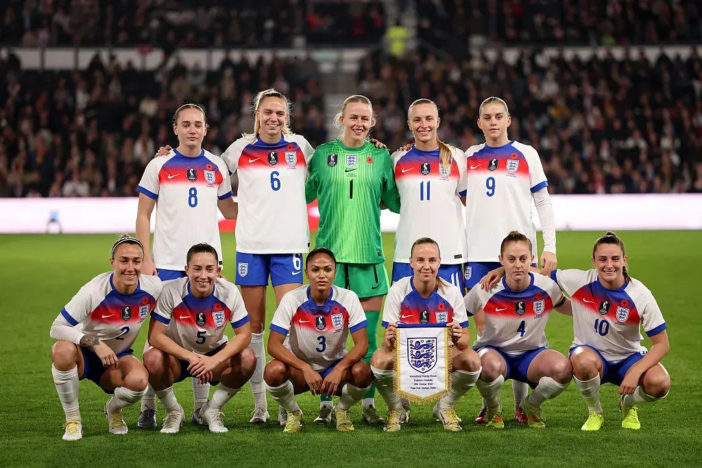 Titulares da Inglaterra contra a Austrália - Foto: Carl Recine/Getty Images