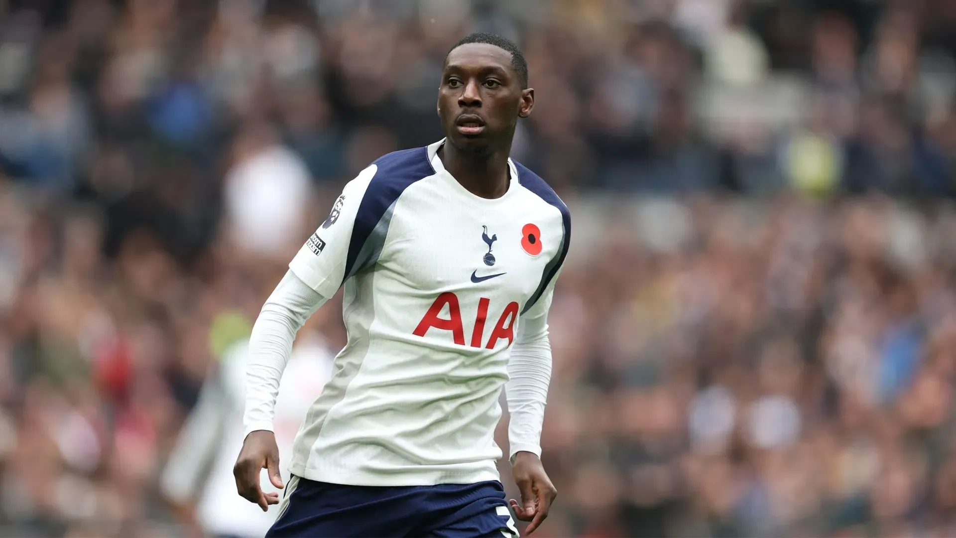 Kolo Muani em jogo do Santos. Foto: Julian Finney/Getty Images