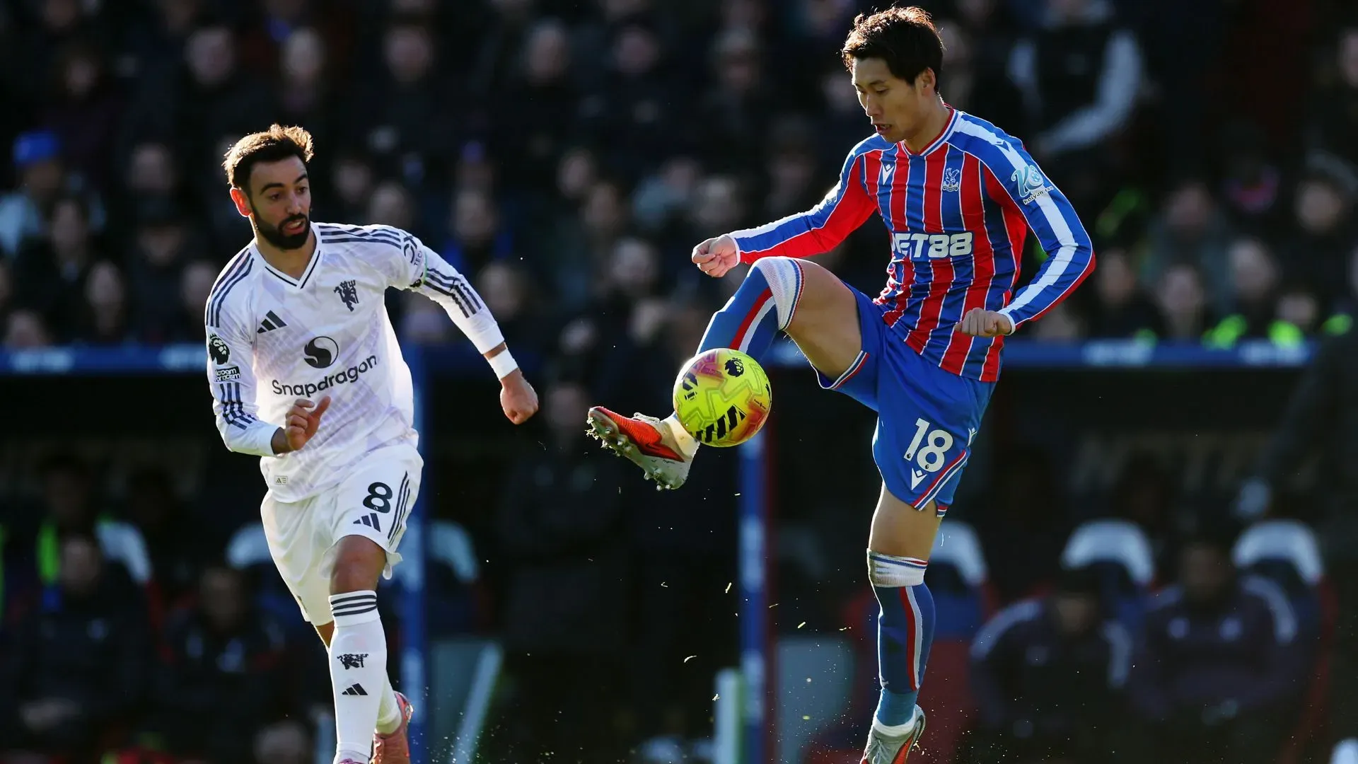 Bruno Fernandes (à esquerda) participou do jogo entre Crystal Palace e Manchester United (foto: Julian Finney/Getty Images)