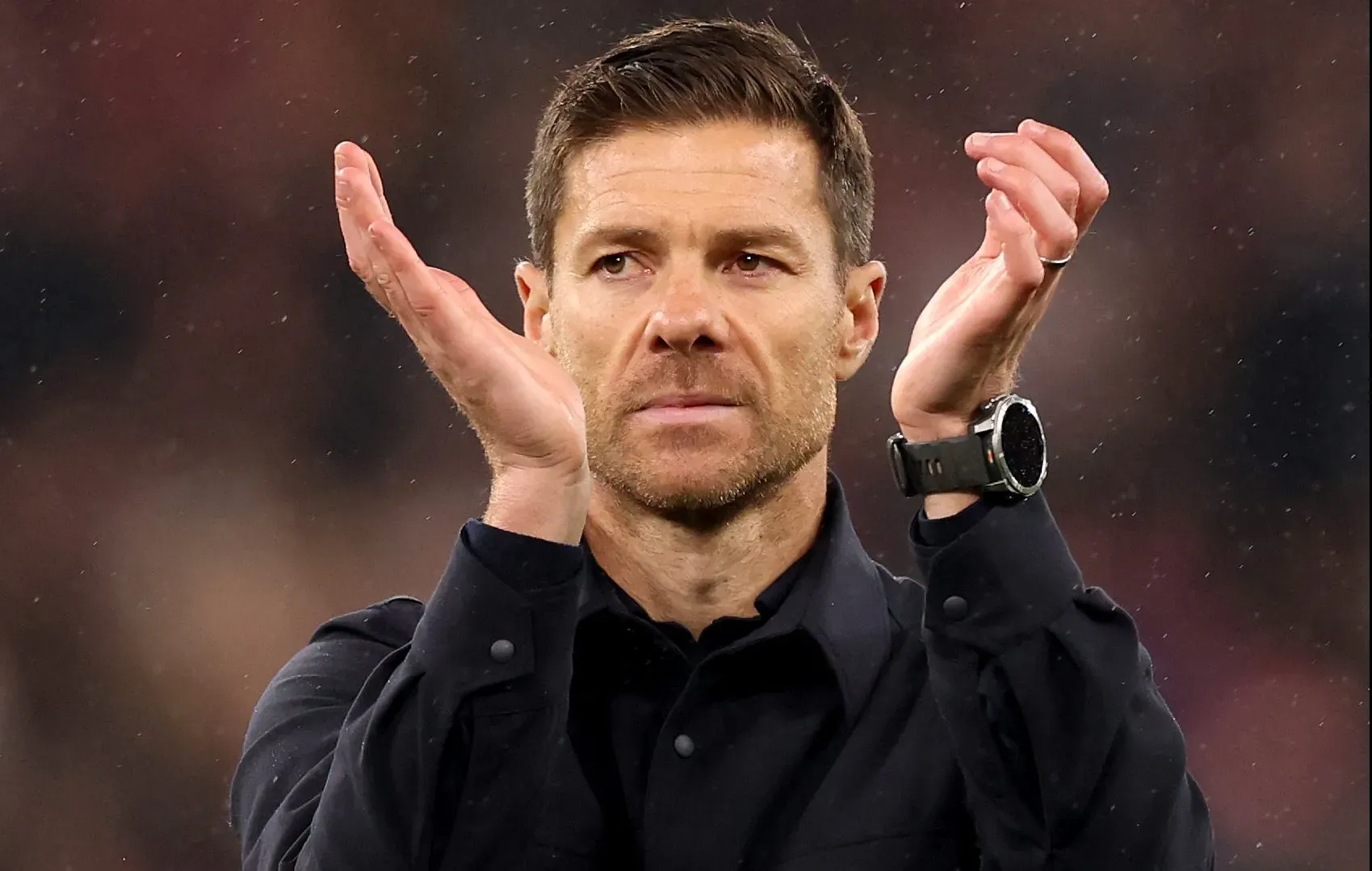 Xabi Alonso, técnico do Real Madrid, aplaude durante partida da equipe. (Photo by Carl Recine/Getty Images)