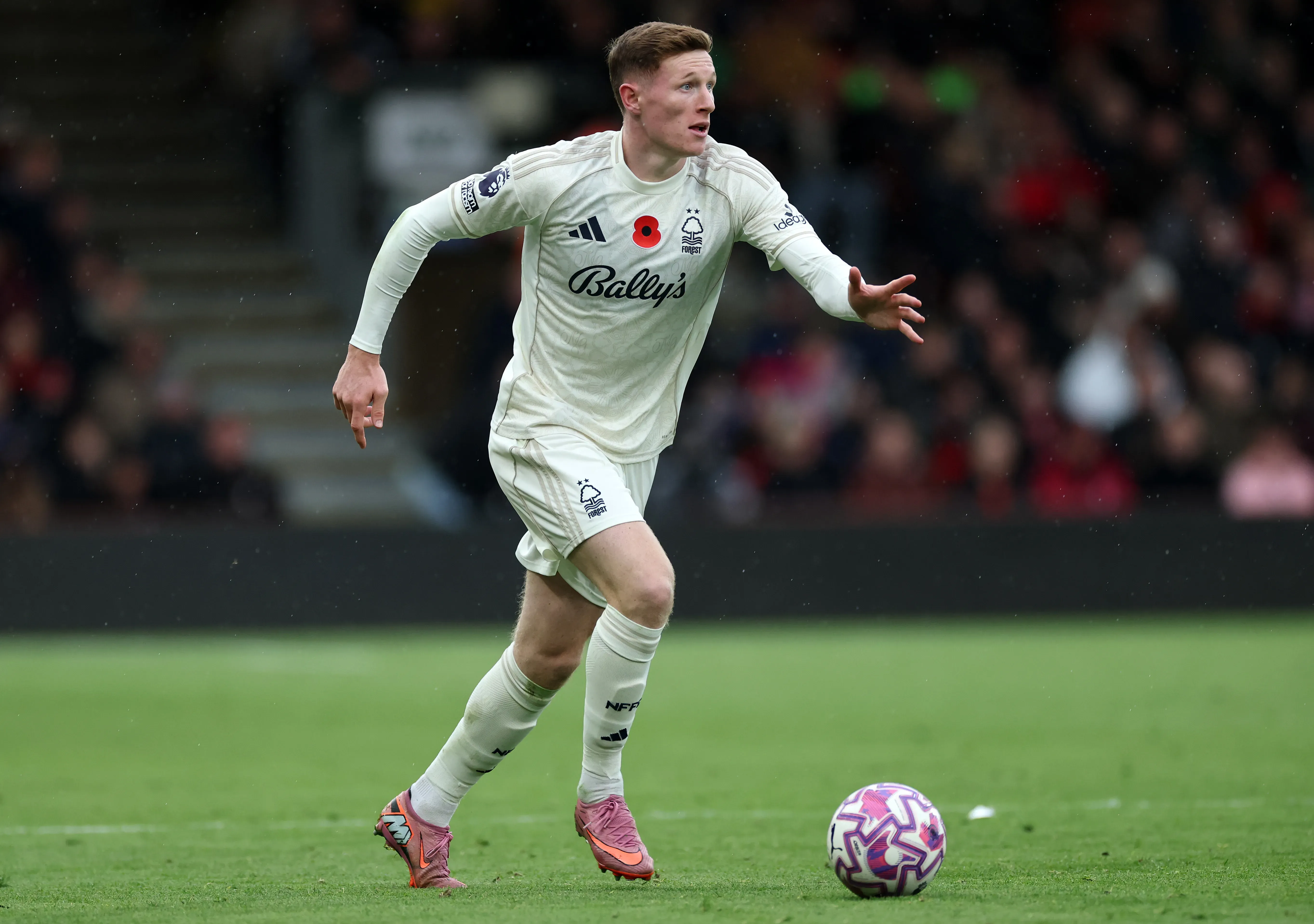 Elliot Anderson pelo Nottingham Forest. Foto: Eddie Keogh/Getty Images