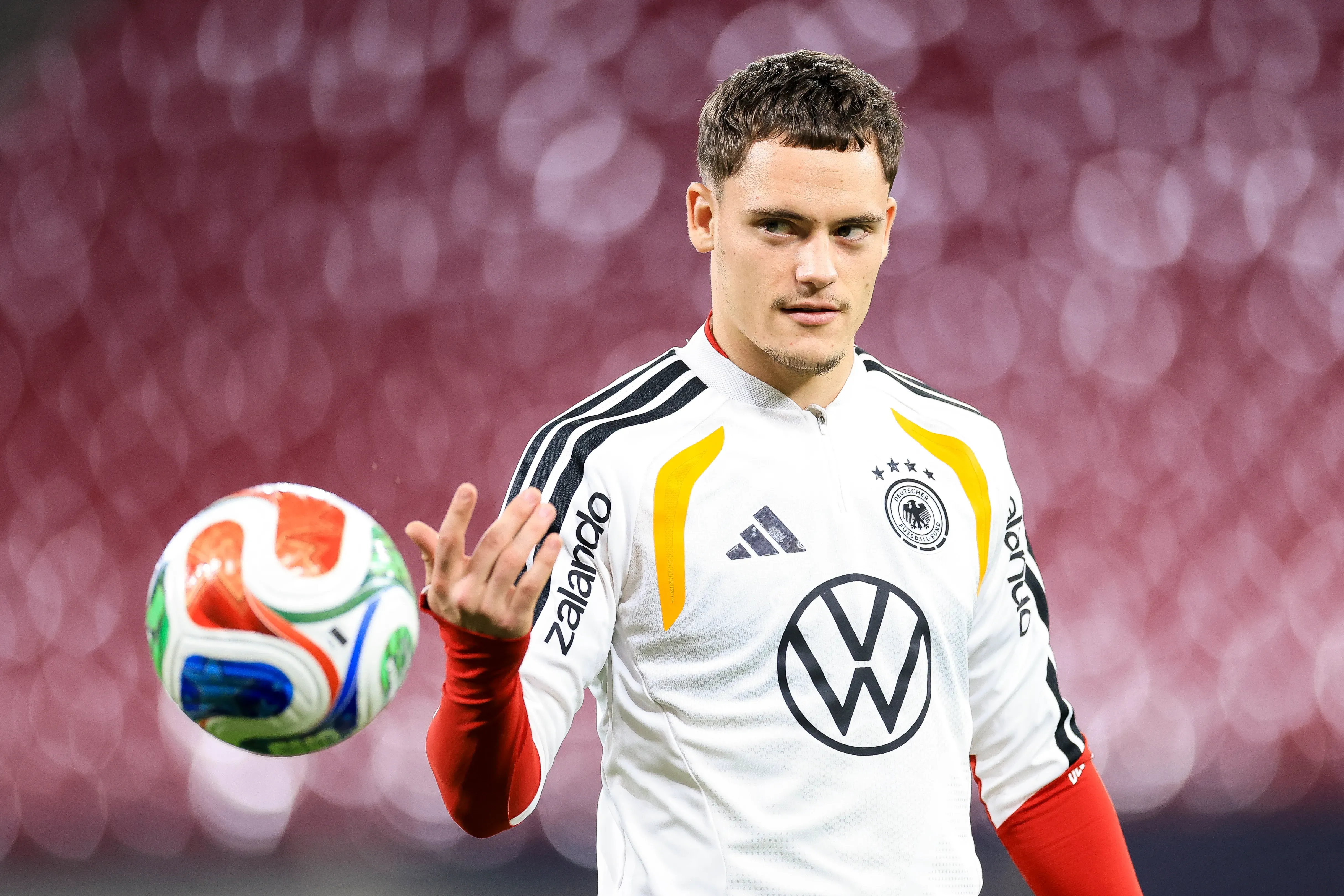 Wirtz busca adaptação no Liverpool. Foto: Maja Hitij/Getty Images