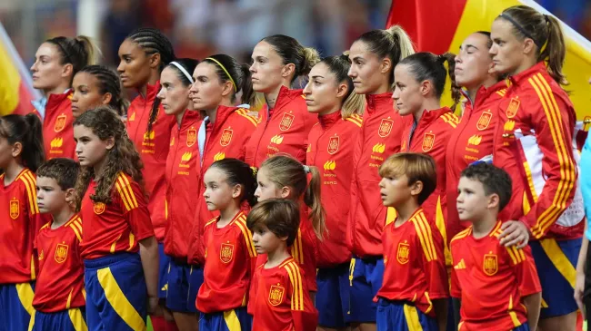 Jogadoras da Espanha antes de jogo na Women's Nations League