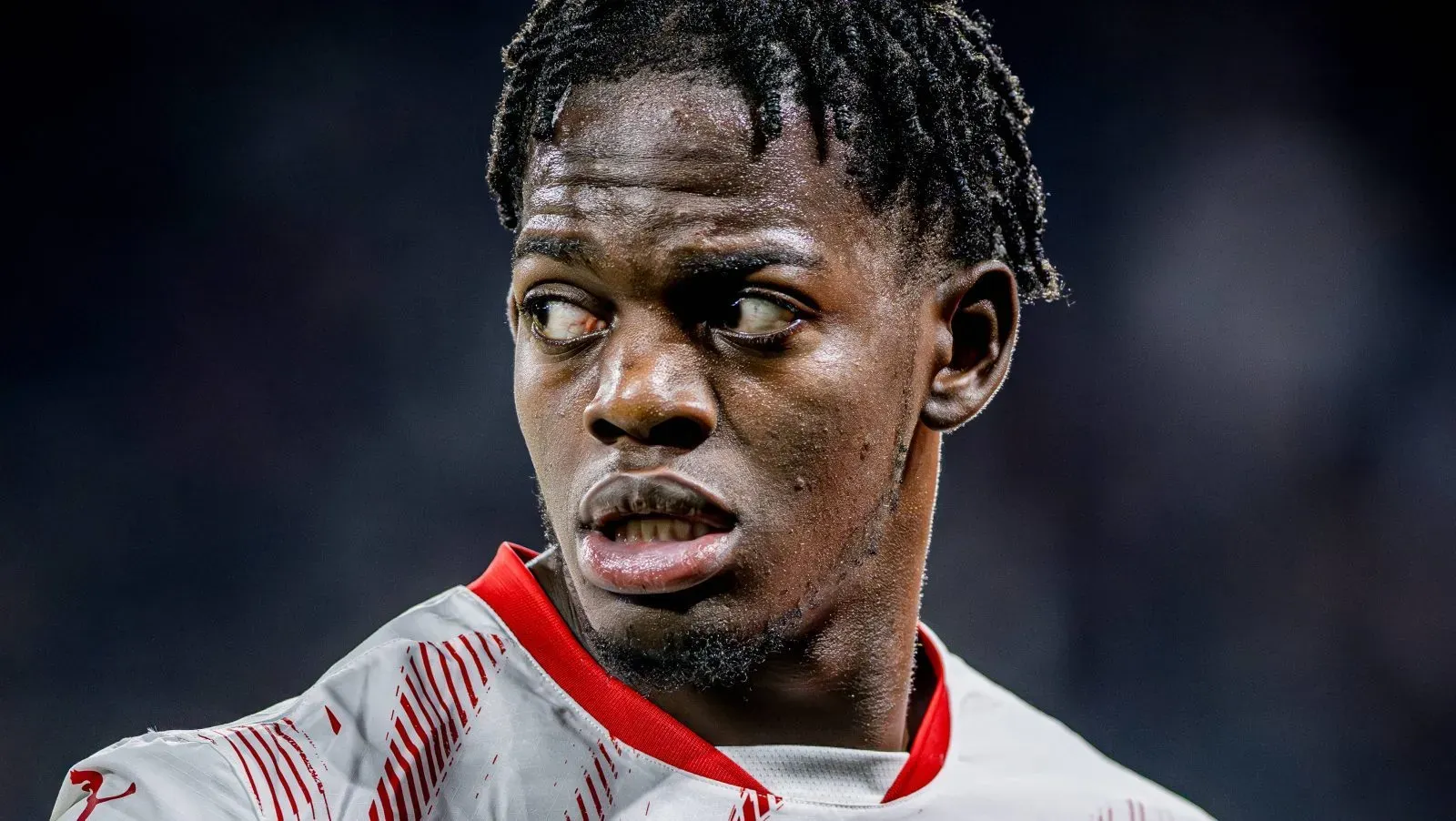 Castello Lukeba em ação contra a Juventus pela Champions League