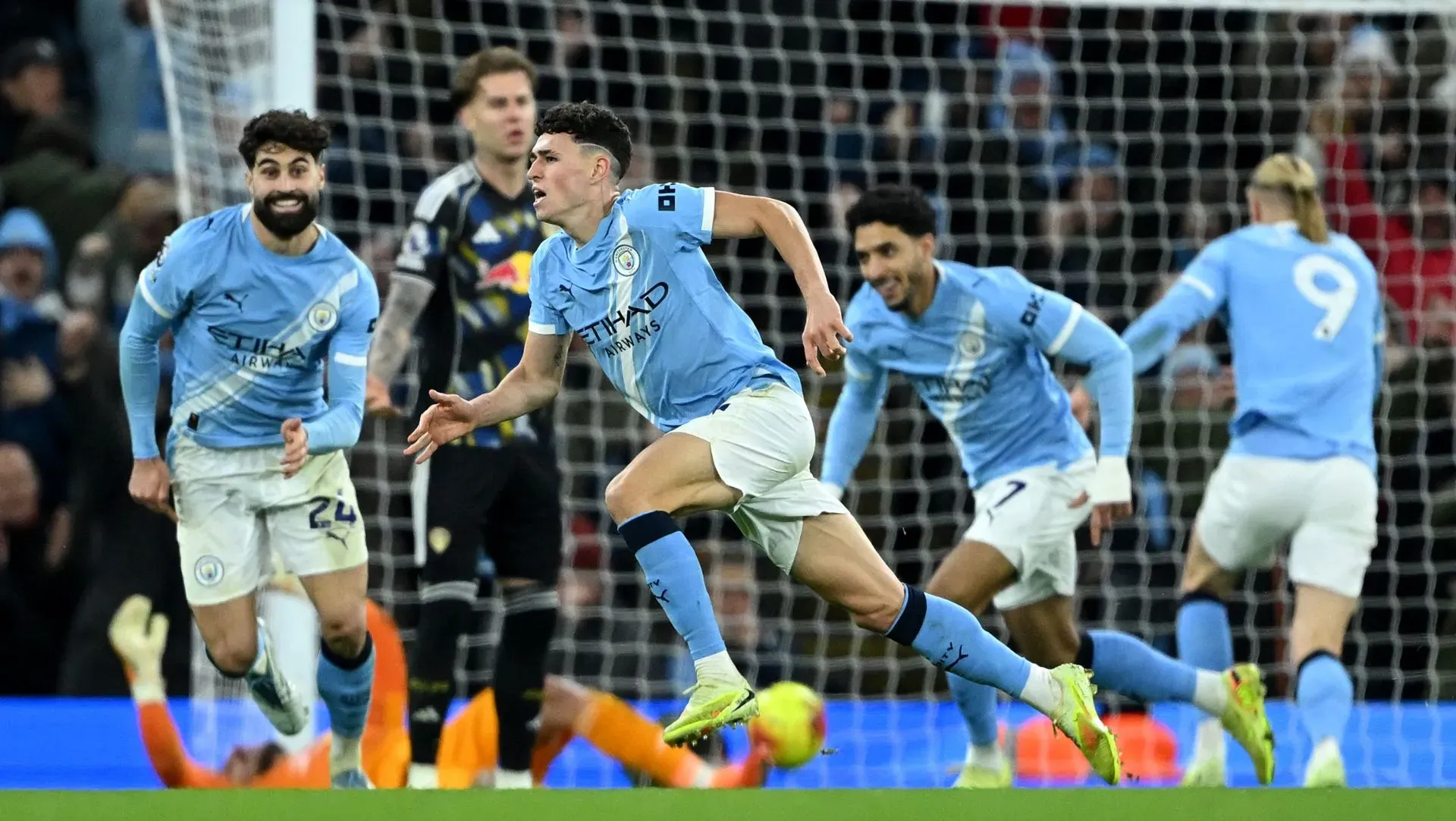 Manchester City comemora gol durante partida da Premier League. Foto: Shaun Botterill/Getty Images