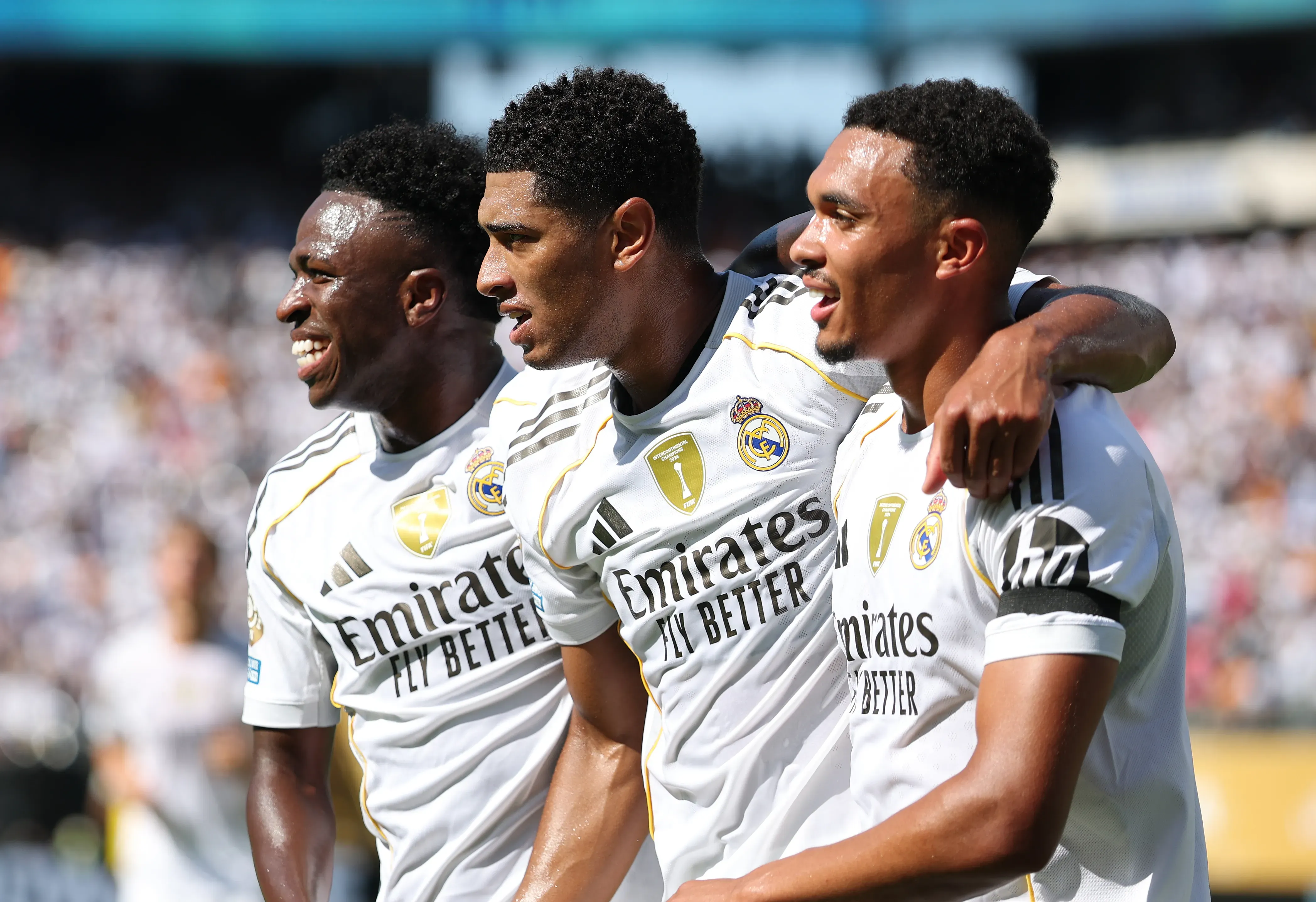 Vinicius Junior, Bellingham e Trent Alexander-Arnold pelo Real Madrid. (Photo by Francois Nel/Getty Images)