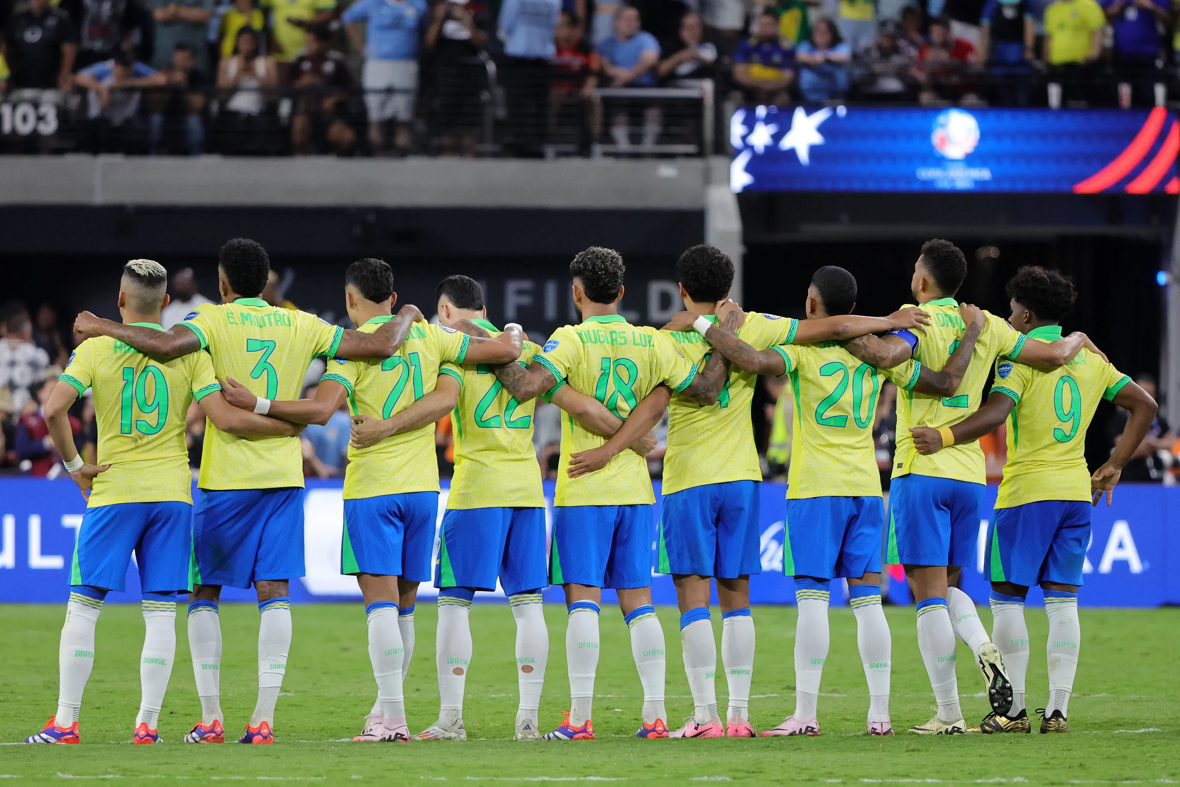 Seleção Brasileira aguarda adversários da Copa do Mundo. (Photo by Ethan Miller/Getty Images)