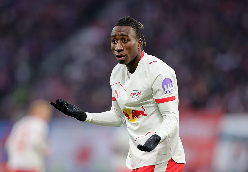 Yan Diomande, do RB Leipzig , é alvo dos grandes clubes da Europa, incluindo o Manchester City, que enviou representantes para acompanhar o jogador. Ele pode custar R$630 milhões aos cofres do City (Foto: Boris Streubel/Getty Images)