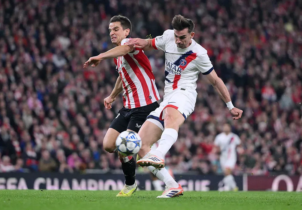 Fabian Ruiz e Inigo Ruiz de Galarreta disputam bola em PSG x Athletic. (Photo by David Ramos/Getty Images)
