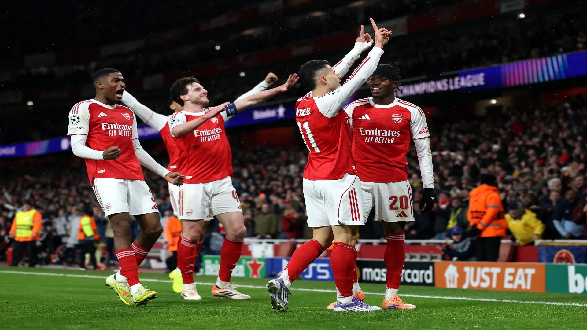 Jogadores do Arsenal em partida contra o Bayern de Munique – Richard Heathcote/Getty Images