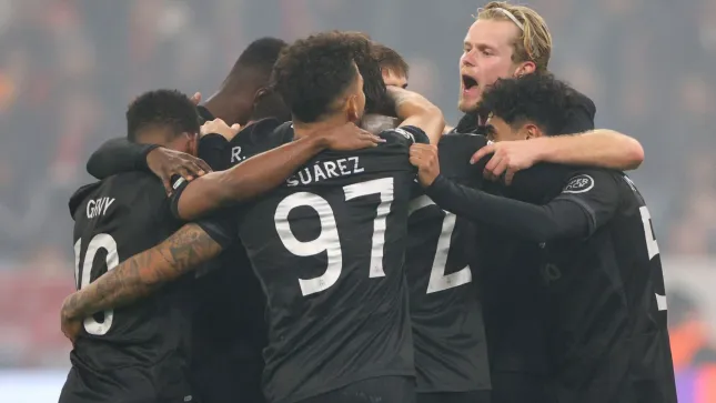 Jogadores do Sporting comemoram gol durante partida Liga dos Campeões. Foto: Adam Pretty/Getty Images