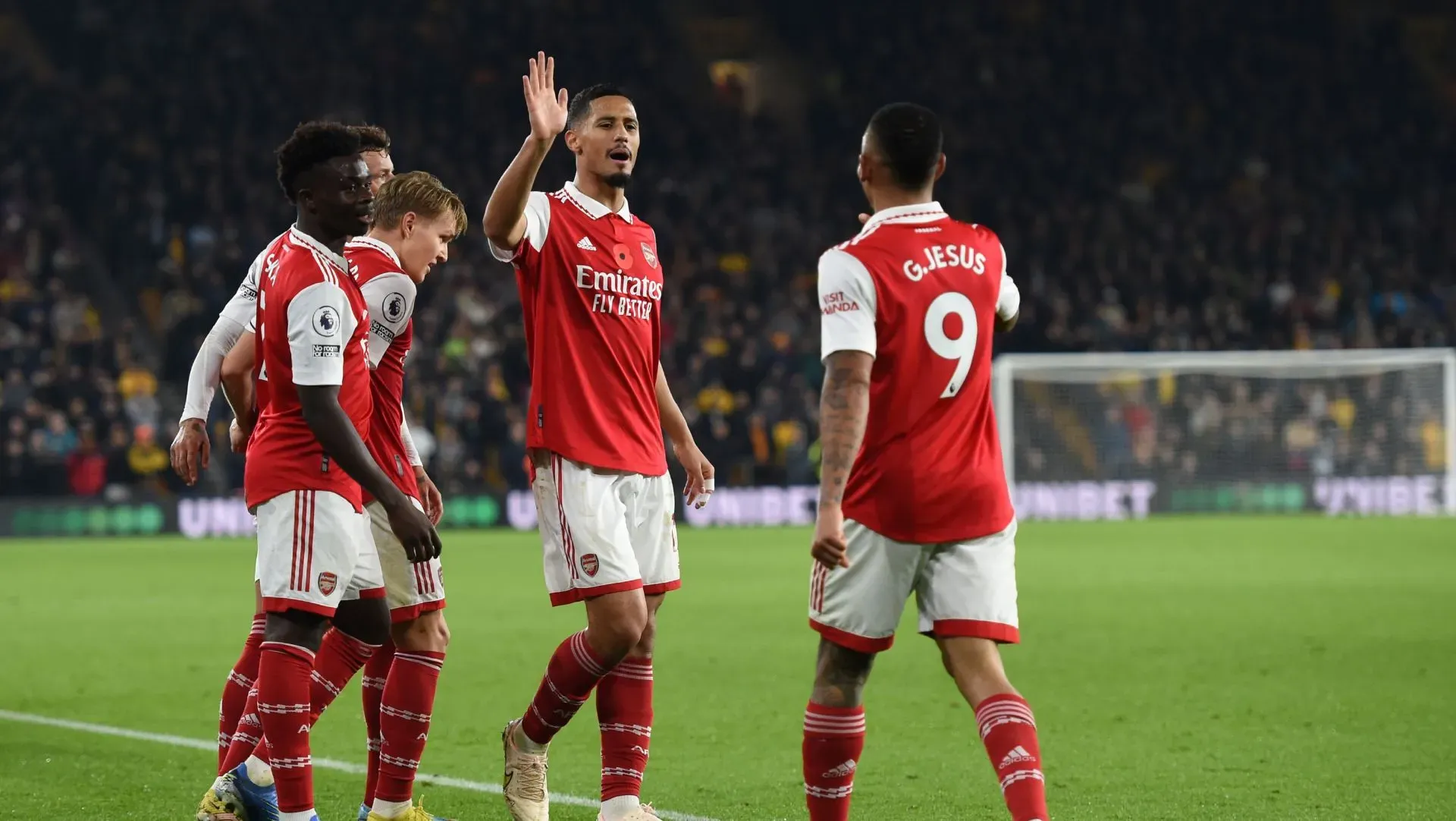 William Saliba e Gabriel Jesus durante partida da Premier League. Foto: Harriet Lander/Getty Images