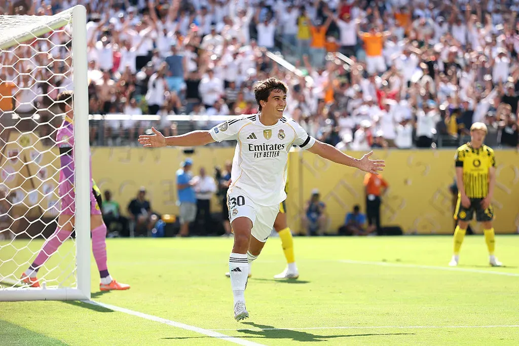 Gonzalo Garcia, camisa 30 do Real Madrid, comemora o primeiro gol de sua equipe durante a partida das quartas de final do Mundial de Clubes da FIFA 2025 entre Real Madrid CF e Borussia Dortmund, no MetLife Stadium, em 5 de julho de 2025, em East Rutherford, Nova Jersey. (Foto de Luke Hales/Getty Images)