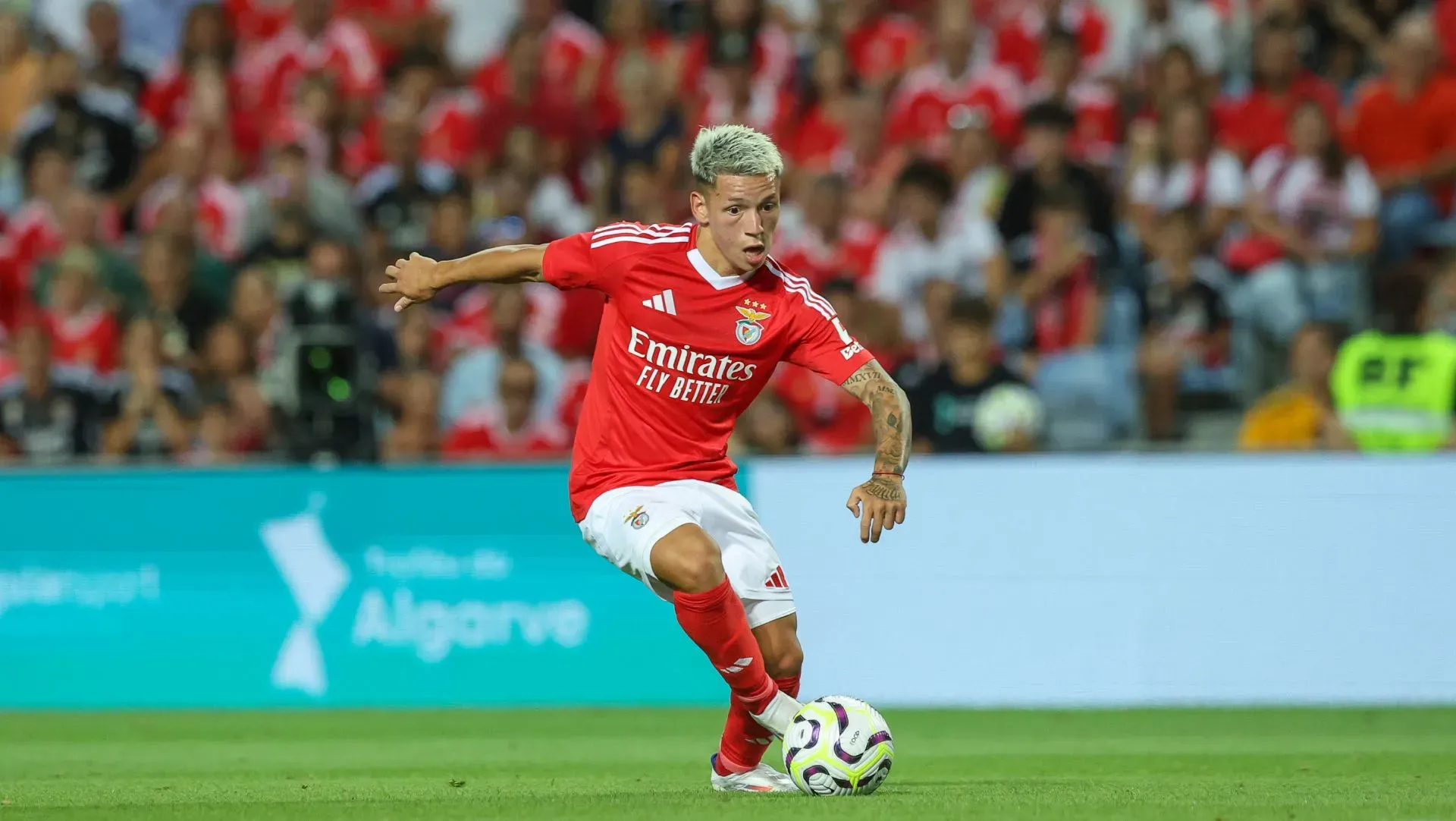 Gianluca Prestianni durante o amistoso de pré-temporada. Foto: Carlos Rodrigues/Getty Images