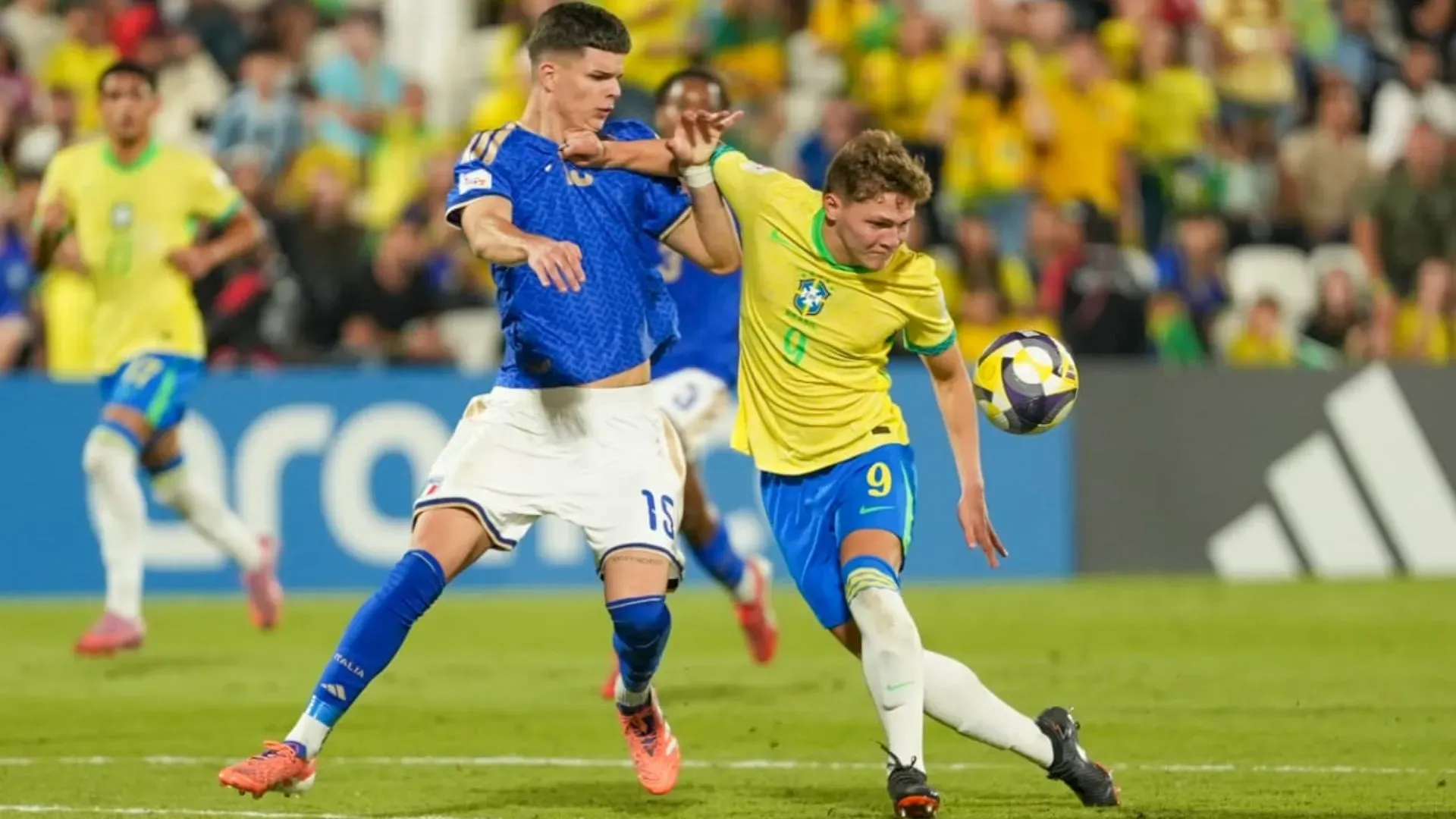 Dell, alvo do Manchester United, em jogo da Seleção Brasileira sub-17. Foto: Nelson Terme/CBF