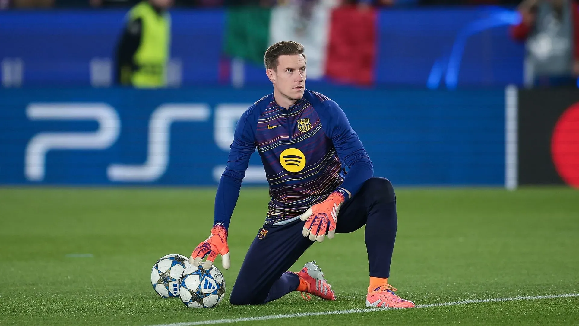 Ter Stegen foi reserva do Barcelona contra o Frankfurt (foto: Eric Alonso/Getty Images)