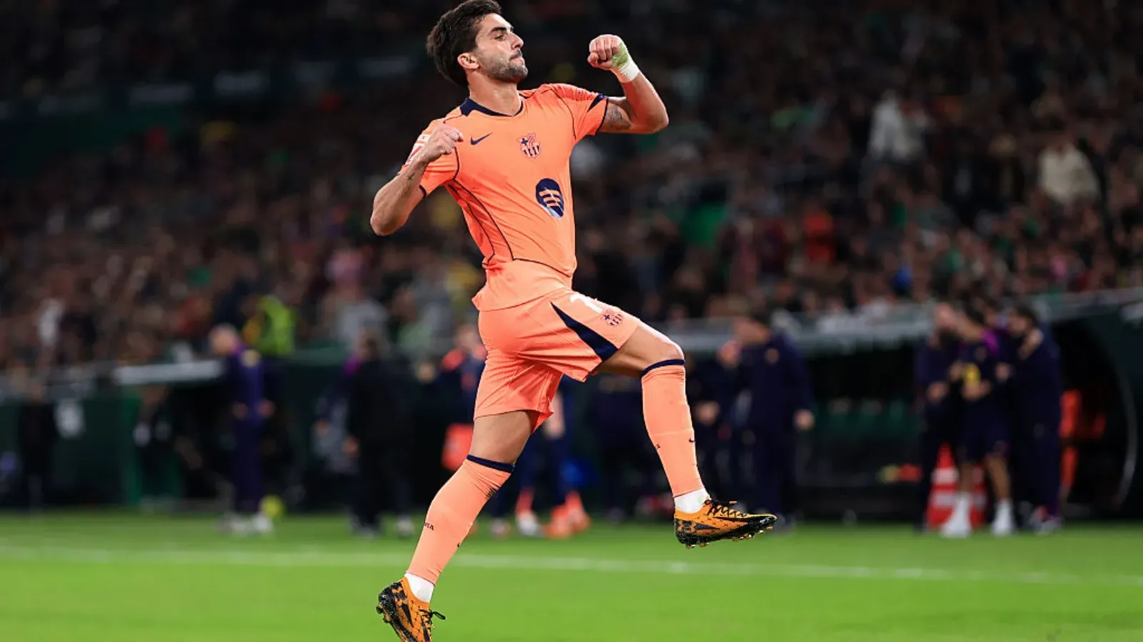 Ferrán Torres comemora golaço pelo Barcelona