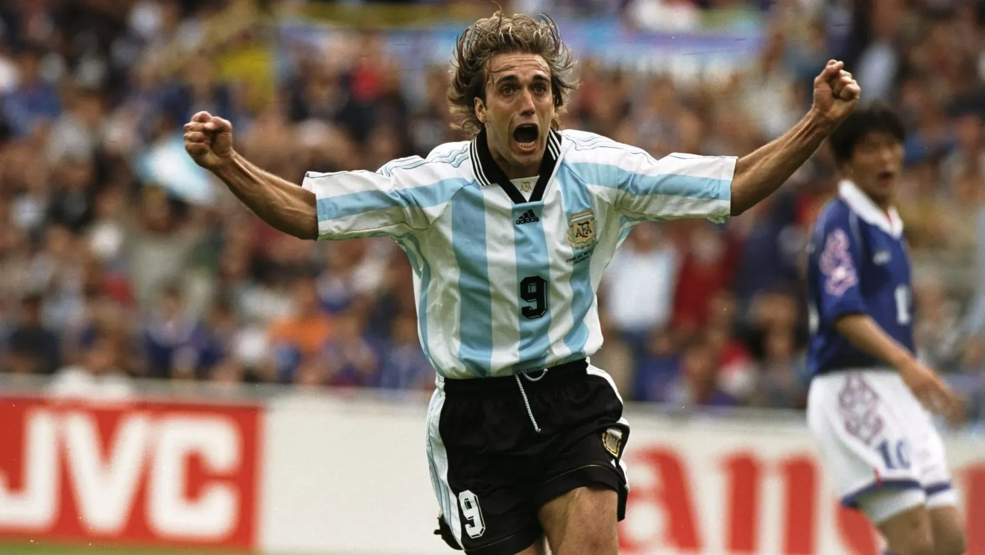Gabriel Batistuta comemora após marcar na Copa do Mundo em 1998. Foto: Stu Forster /Allsport