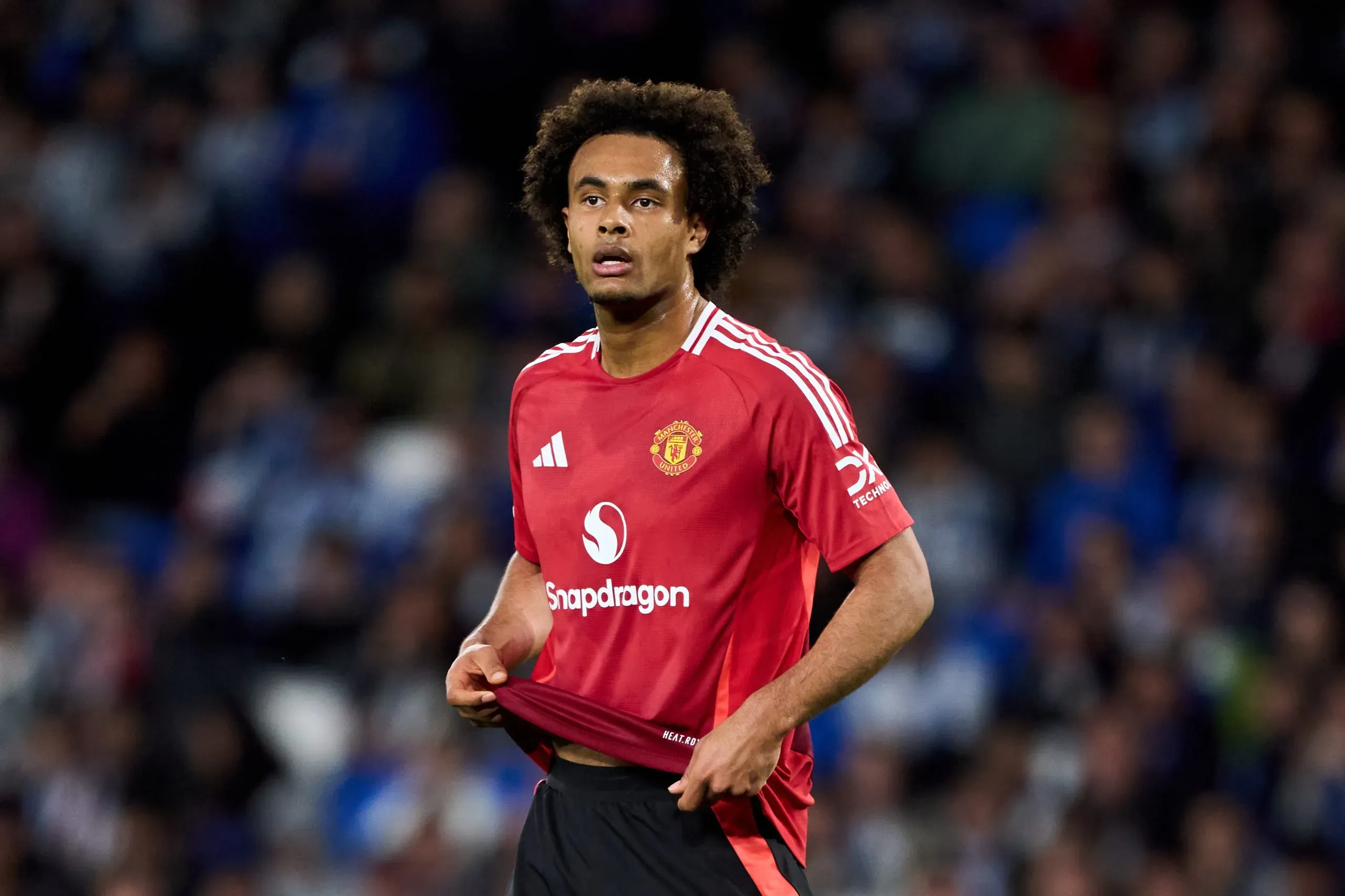 Joshua Zirkzee em campo