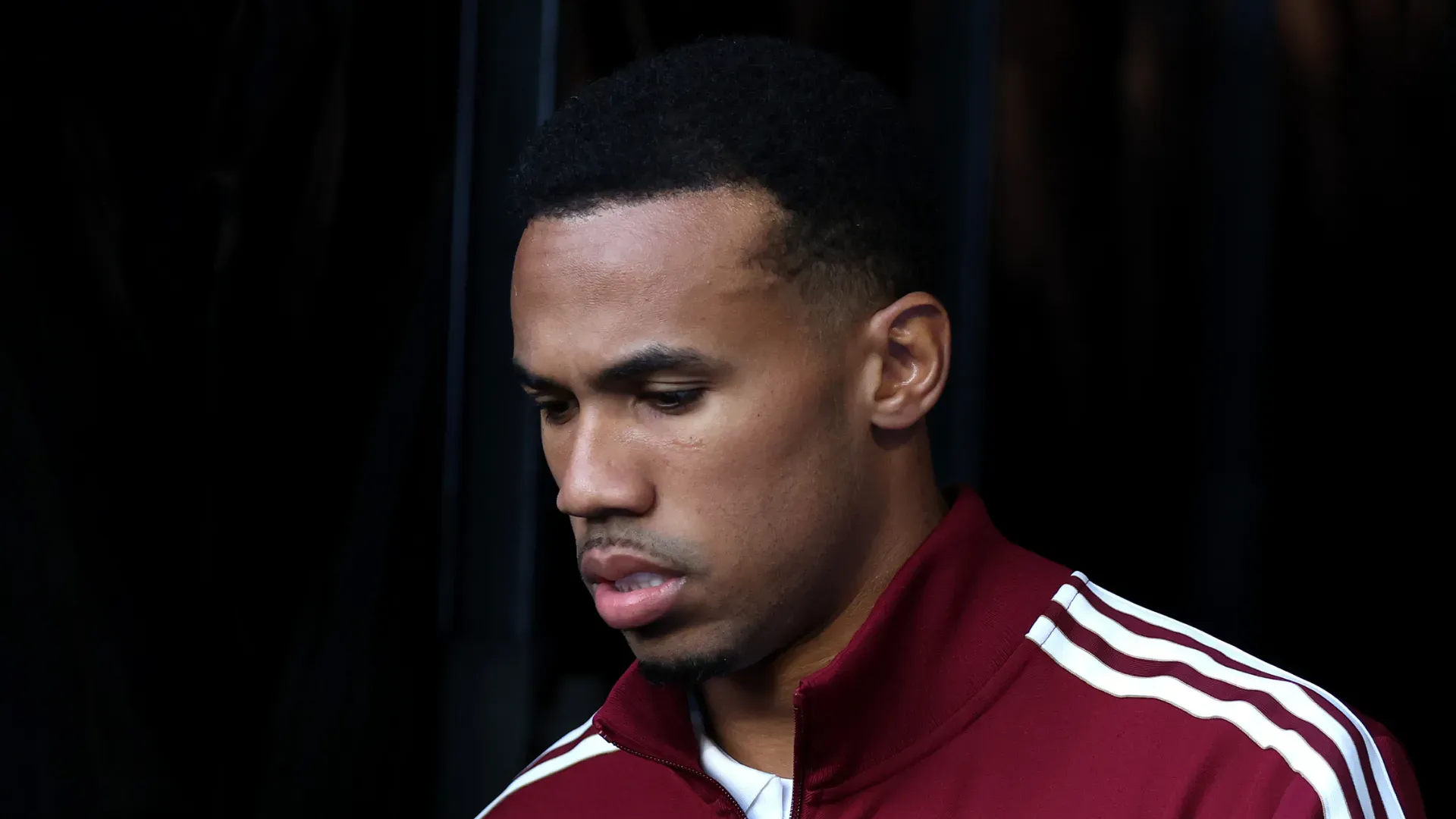 Gabriel Magalhães antes de partida pelo Arsenal