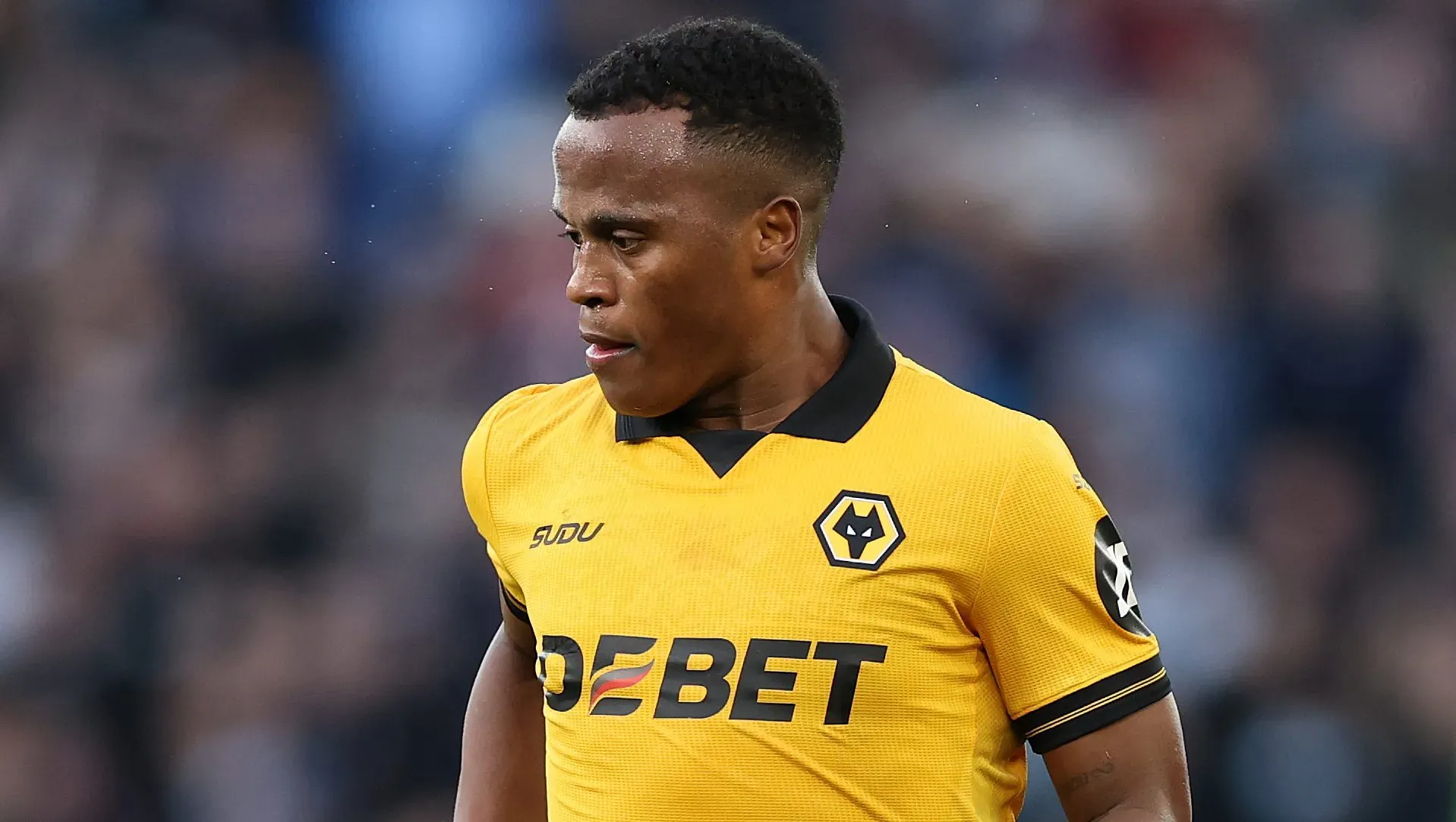 Jhon Arias em campo, pelo Wolves