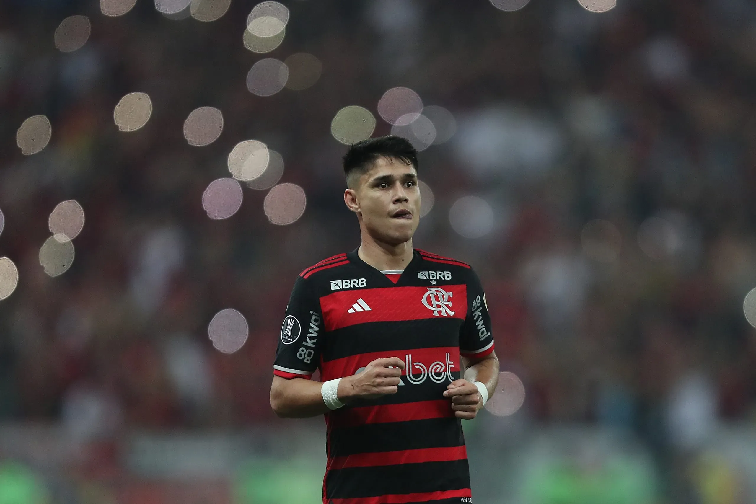 Luiz Araújo com a camisa do Flamengo. Foto: Wagner Meier/Getty Images