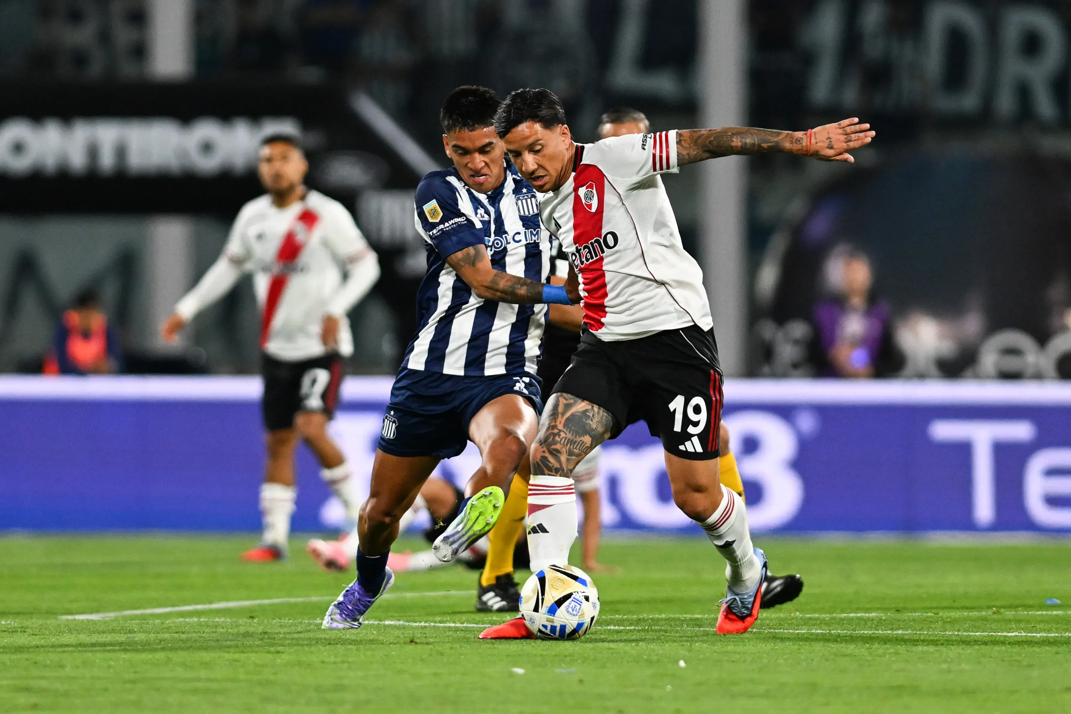 Matías Galarza durante jogo do Talleres contra o River Plate. (Photo by Hernan Cortez/Getty Images)