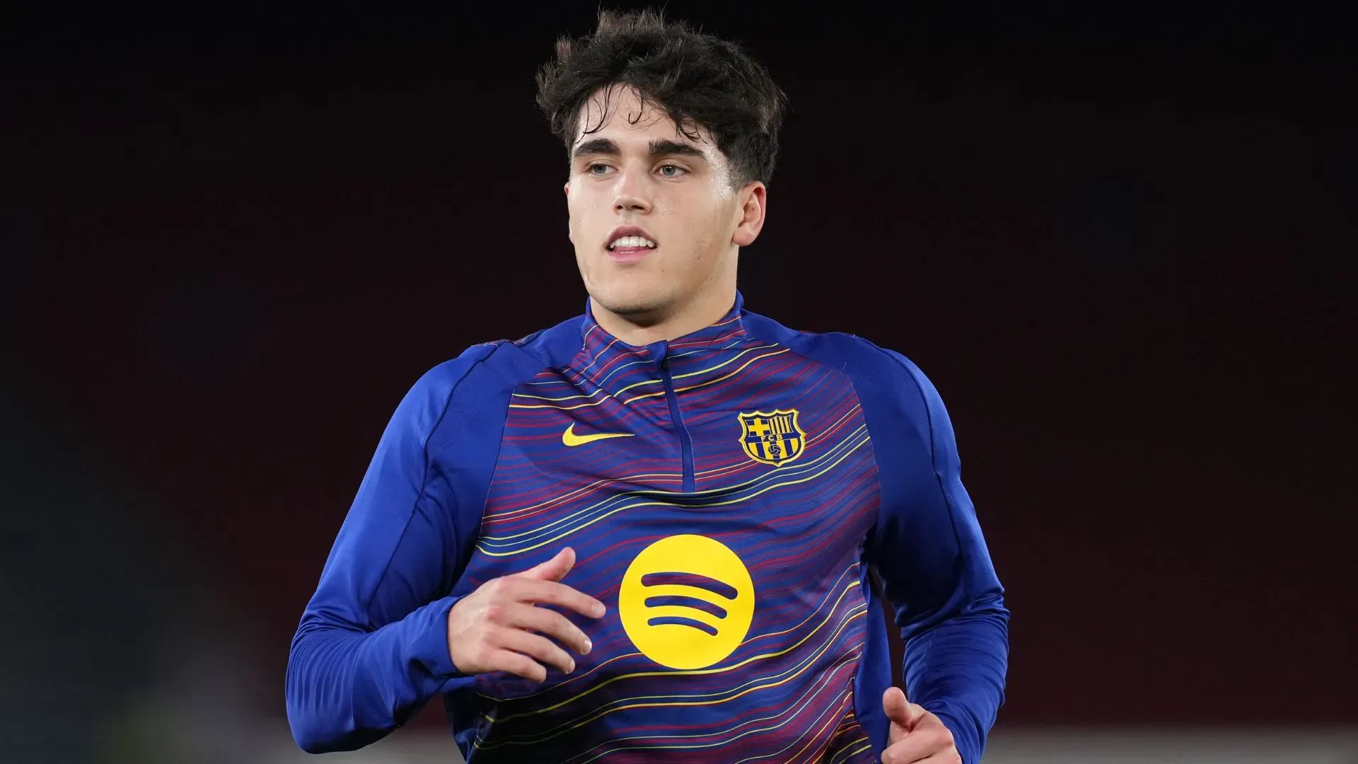 Cubarsí aquecendo pelo Barcelona (foto: Alex Caparros/Getty Images)