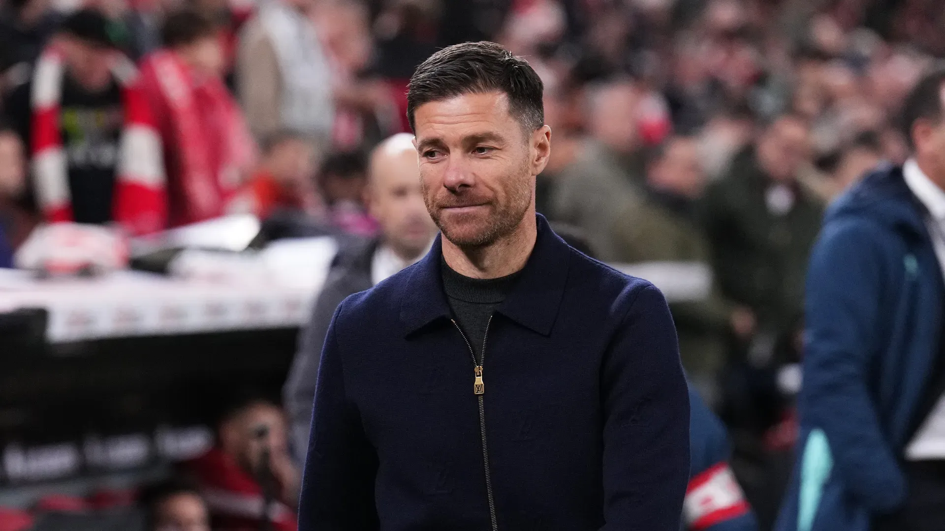 Xabi Alonso durante partida do Real Madrid