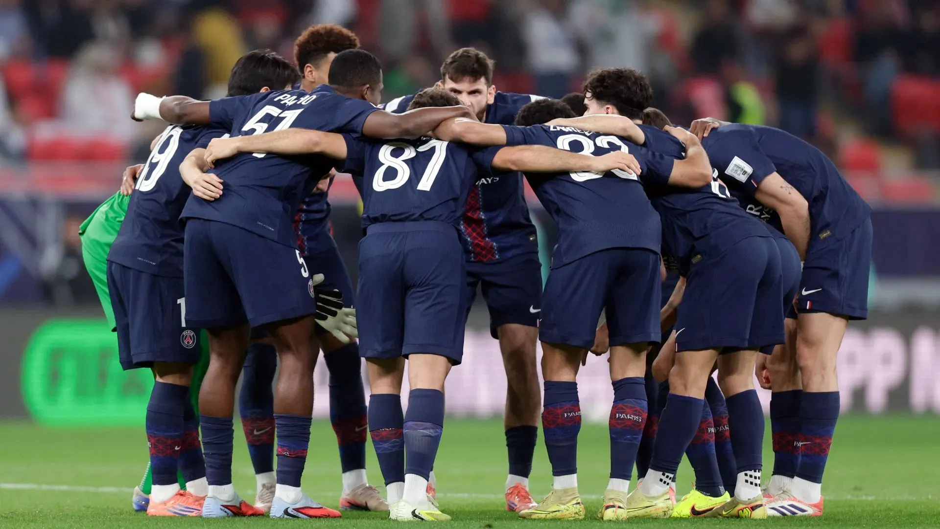 Jogadores do PSG se reúnem durante a partida final da Copa Intercontinental da FIFA 2025. Foto: Getty Images/Getty Images