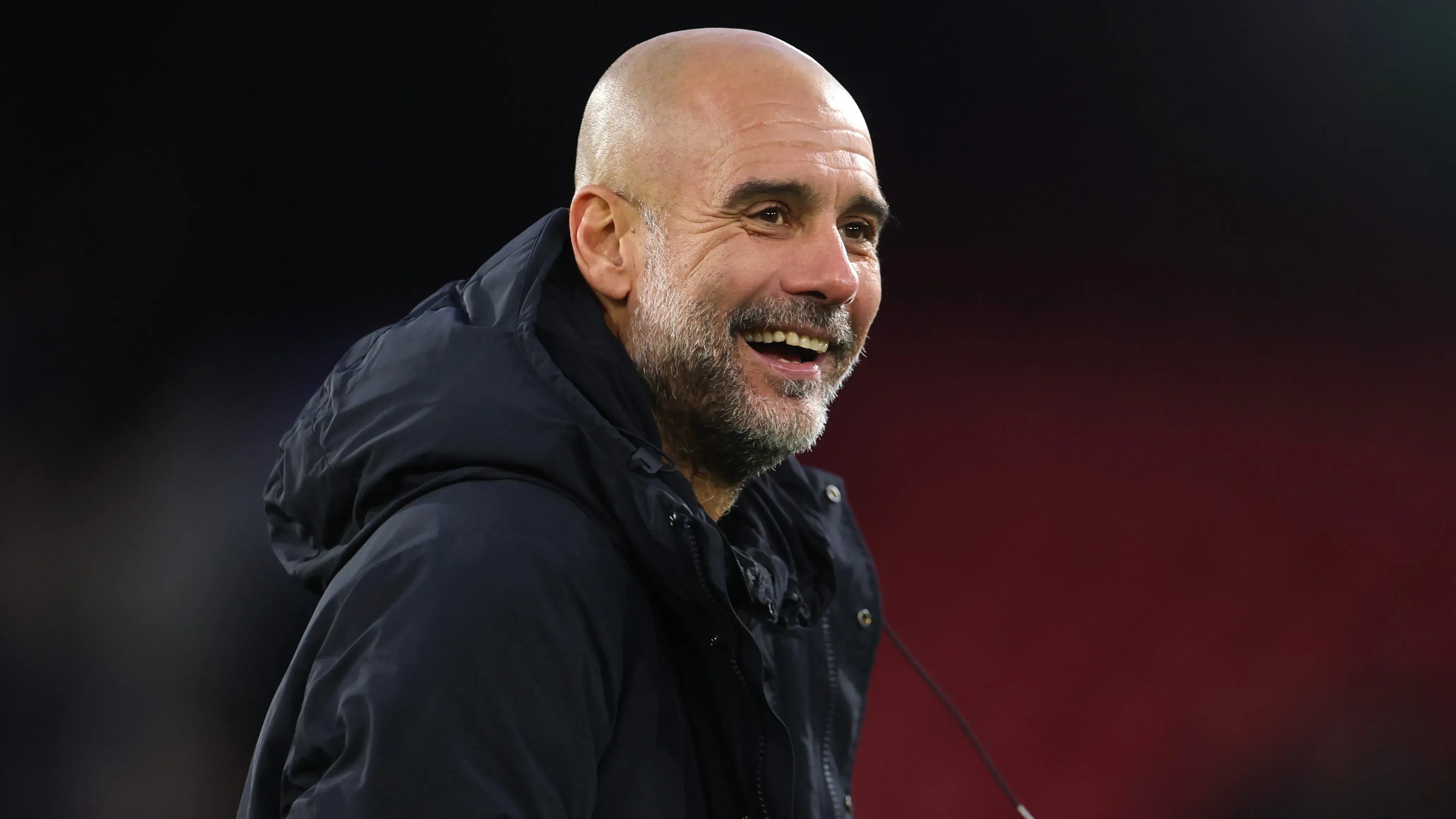 Pep Guardiola em jogo do Manchester City. Foto: Alex Pantling/Getty Images
